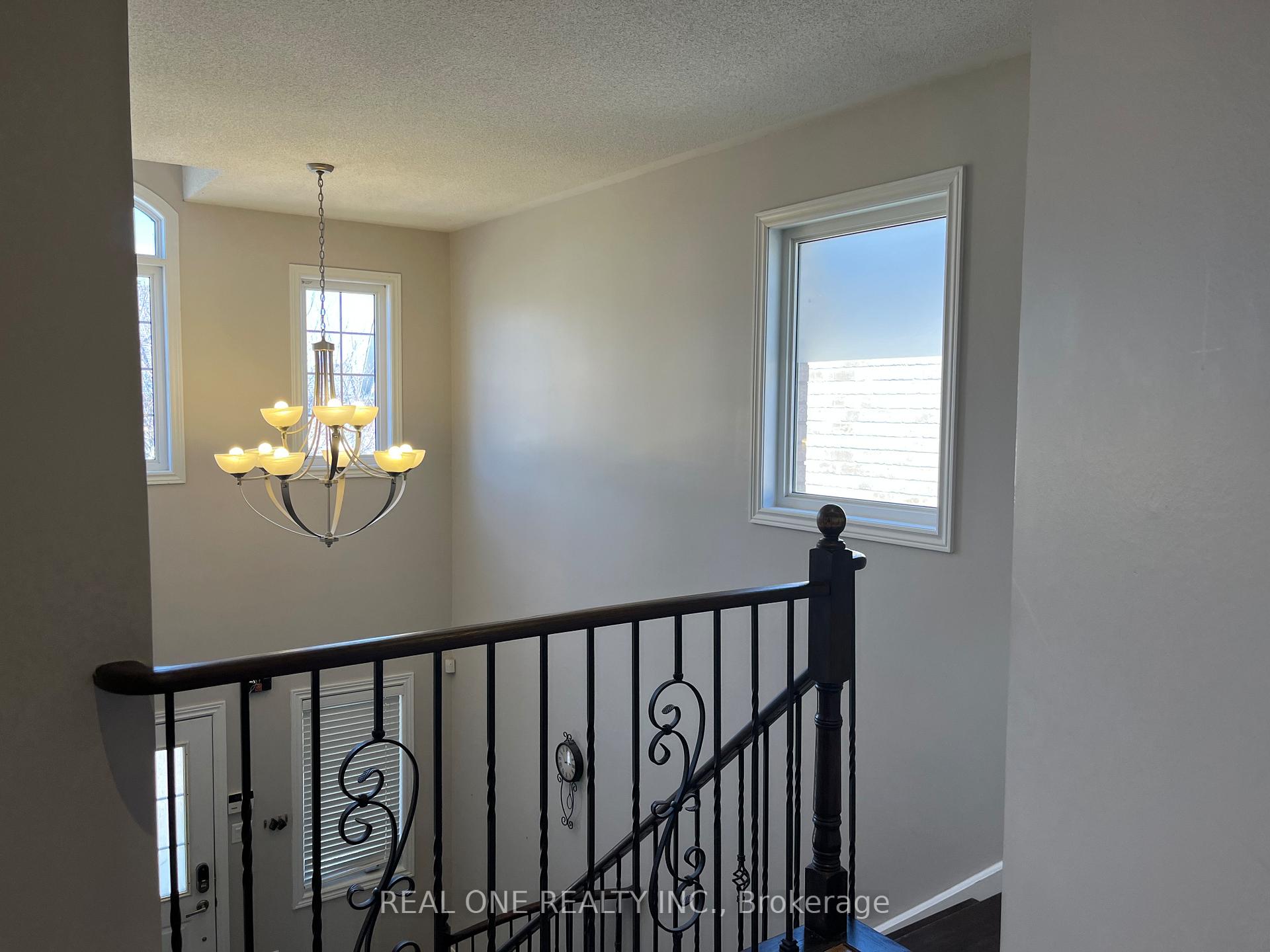 Photo 8 of 29 John Gary Drive, Markham, Village Green-South Unionville — HOMEH