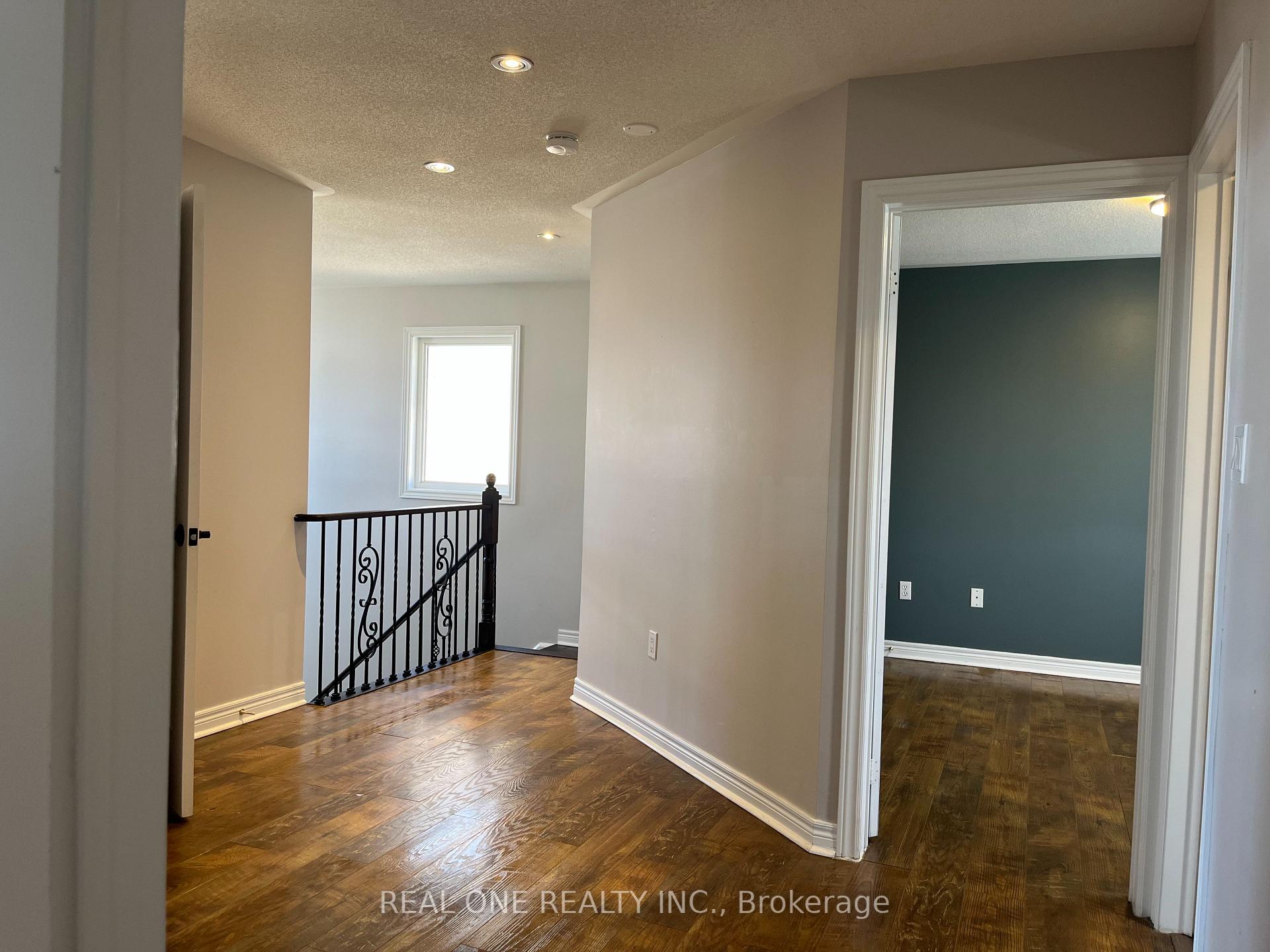 Photo 9 of 29 John Gary Drive, Markham, Village Green-South Unionville — HOMEH