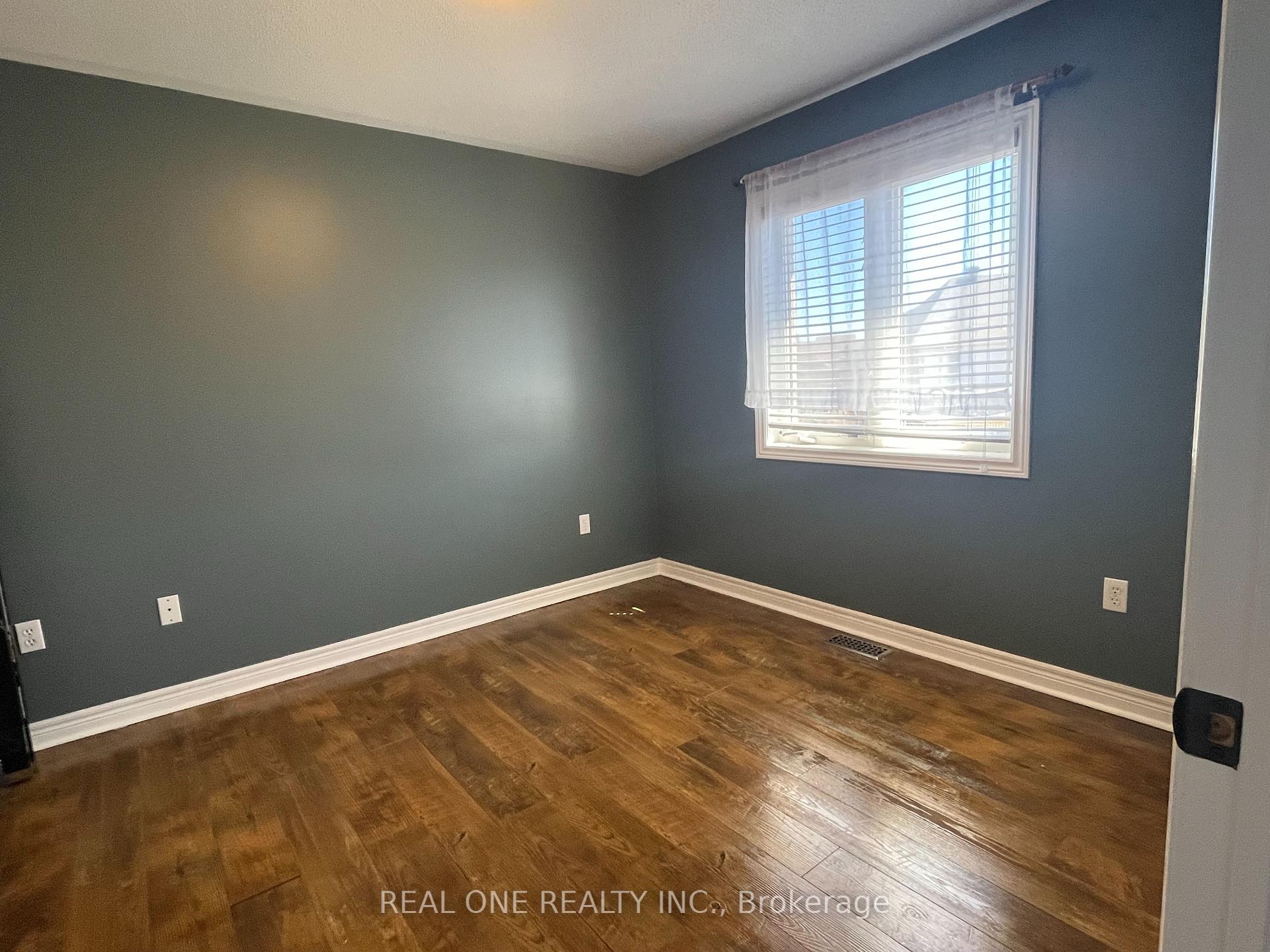 Photo 10 of 29 John Gary Drive, Markham, Village Green-South Unionville — HOMEH