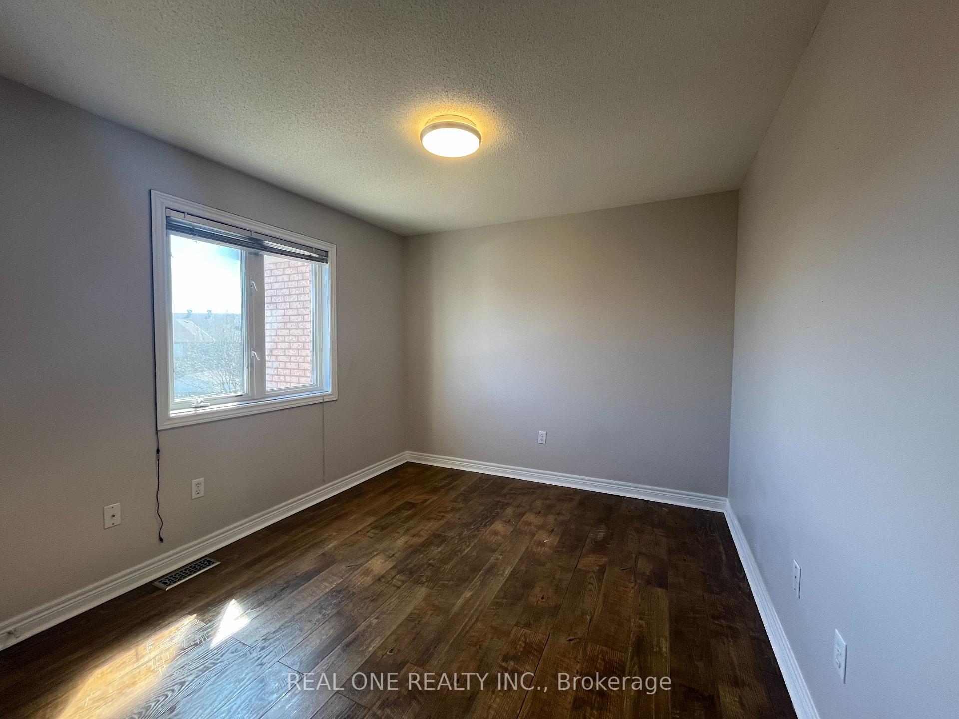 Photo 11 of 29 John Gary Drive, Markham, Village Green-South Unionville — HOMEH