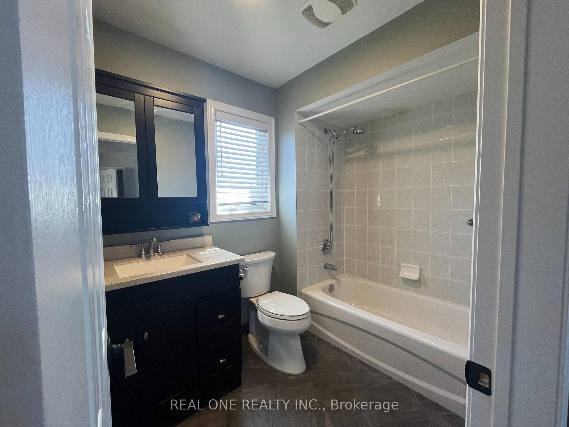 Photo 12 of 29 John Gary Drive, Markham, Village Green-South Unionville — HOMEH