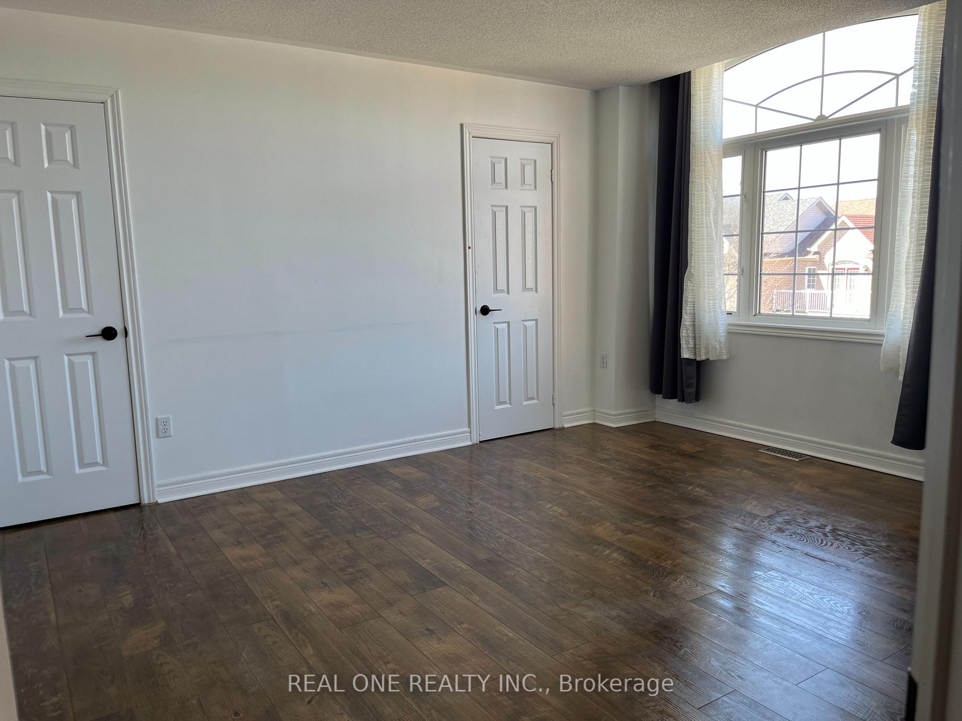 Photo 13 of 29 John Gary Drive, Markham, Village Green-South Unionville — HOMEH