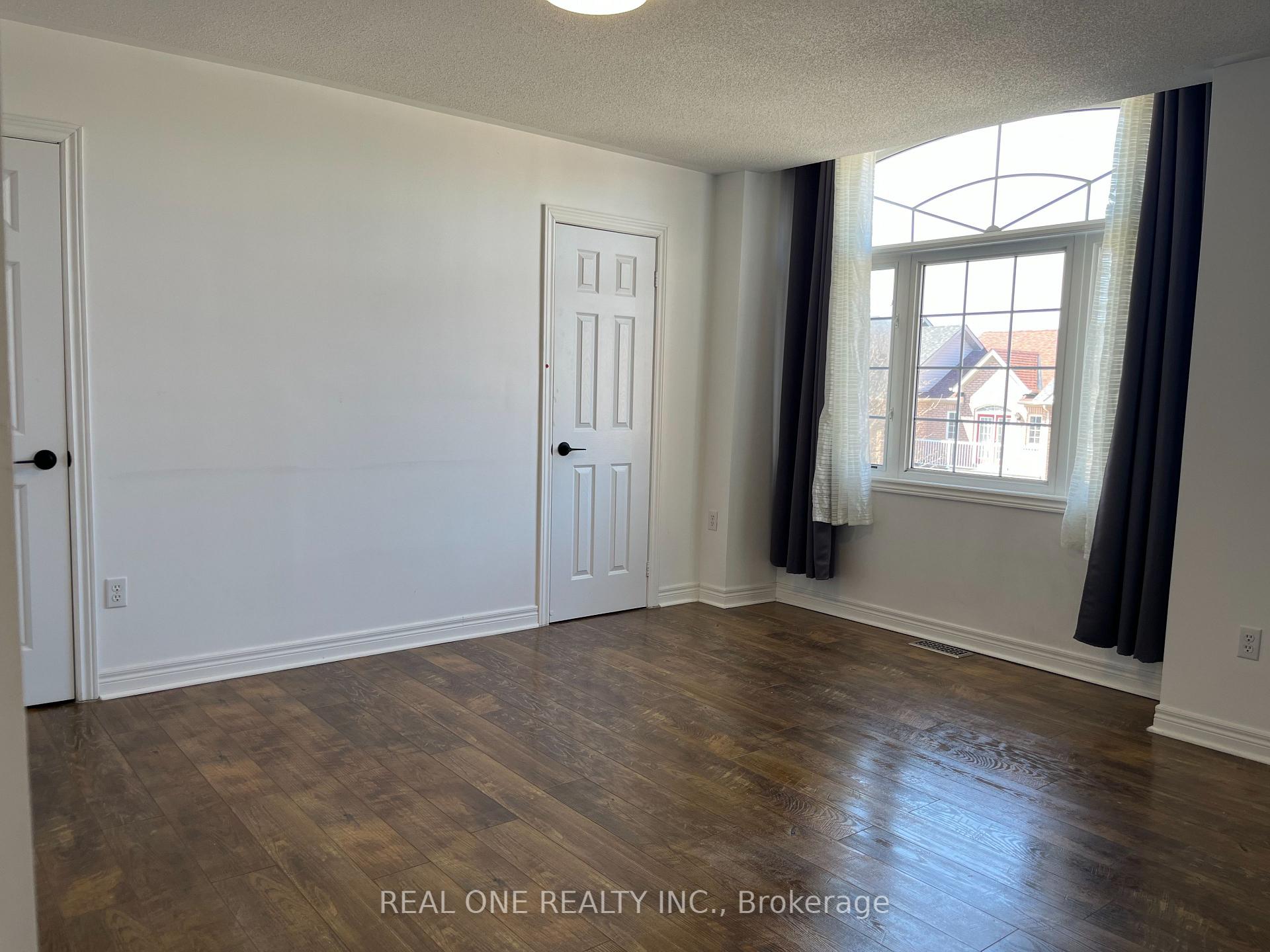 Photo 15 of 29 John Gary Drive, Markham, Village Green-South Unionville — HOMEH