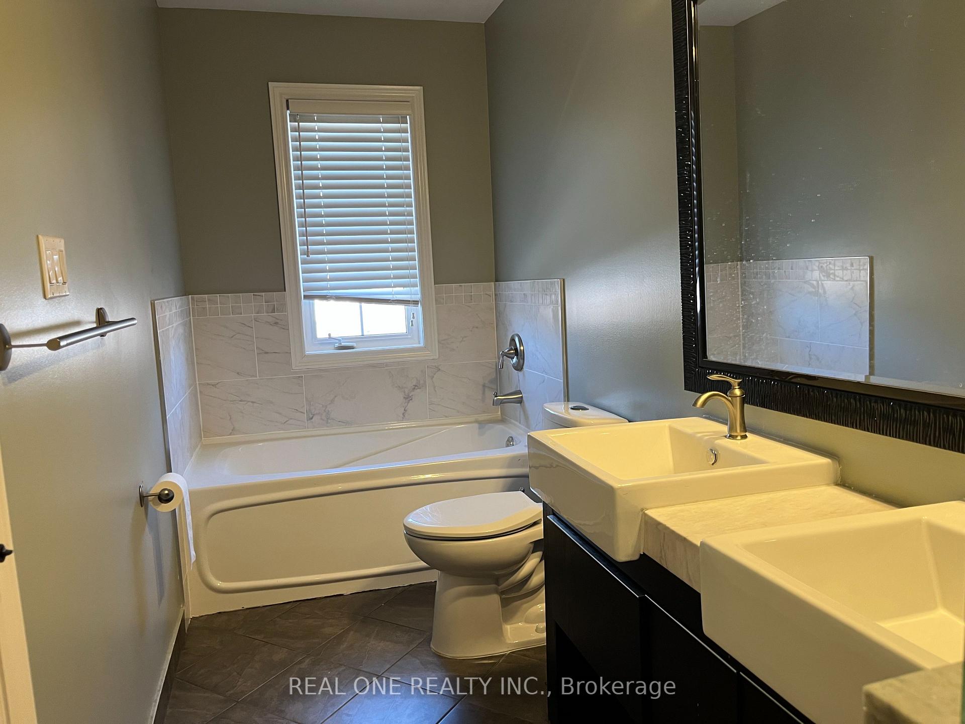 Photo 17 of 29 John Gary Drive, Markham, Village Green-South Unionville — HOMEH