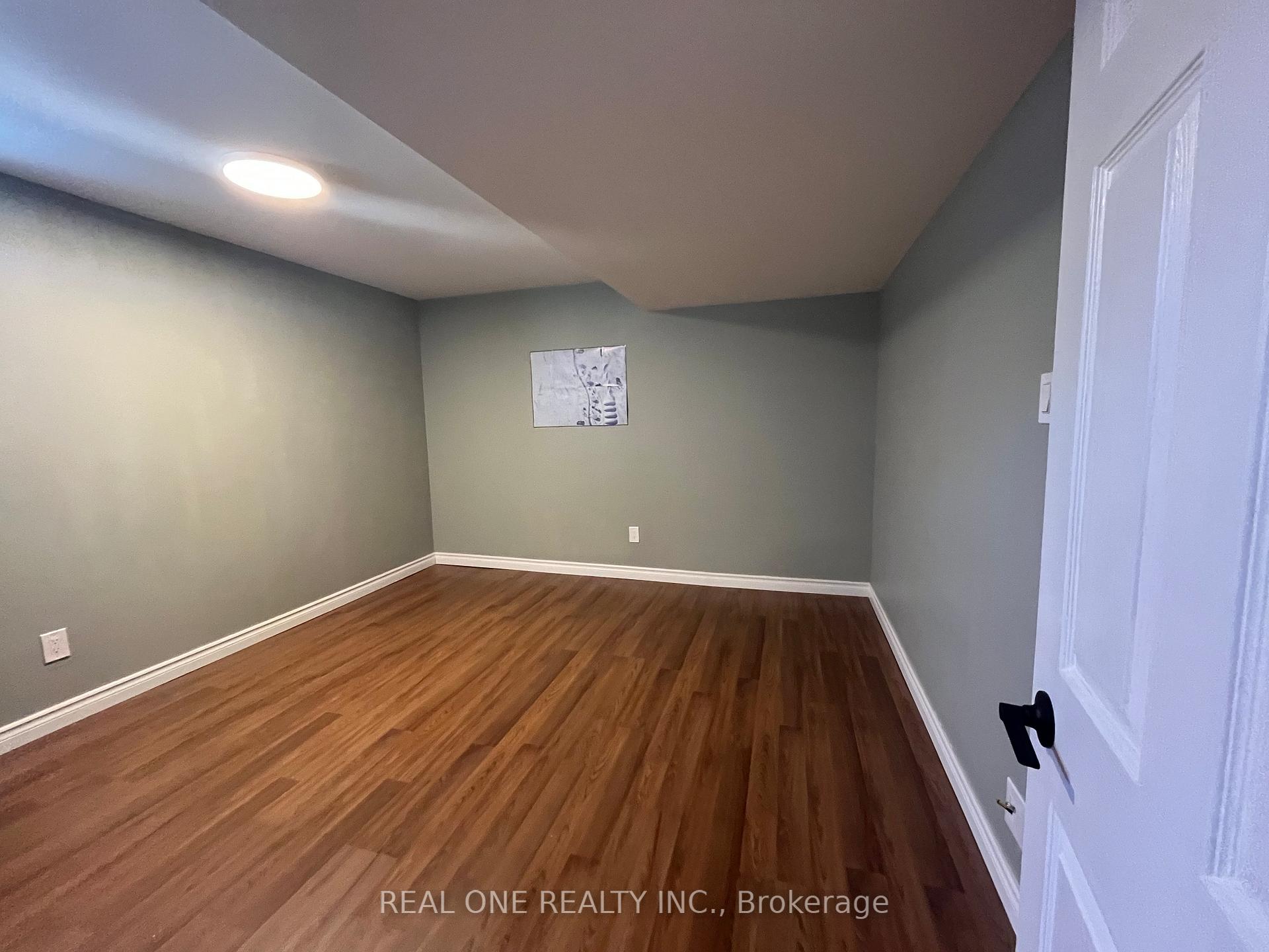 Photo 19 of 29 John Gary Drive, Markham, Village Green-South Unionville — HOMEH