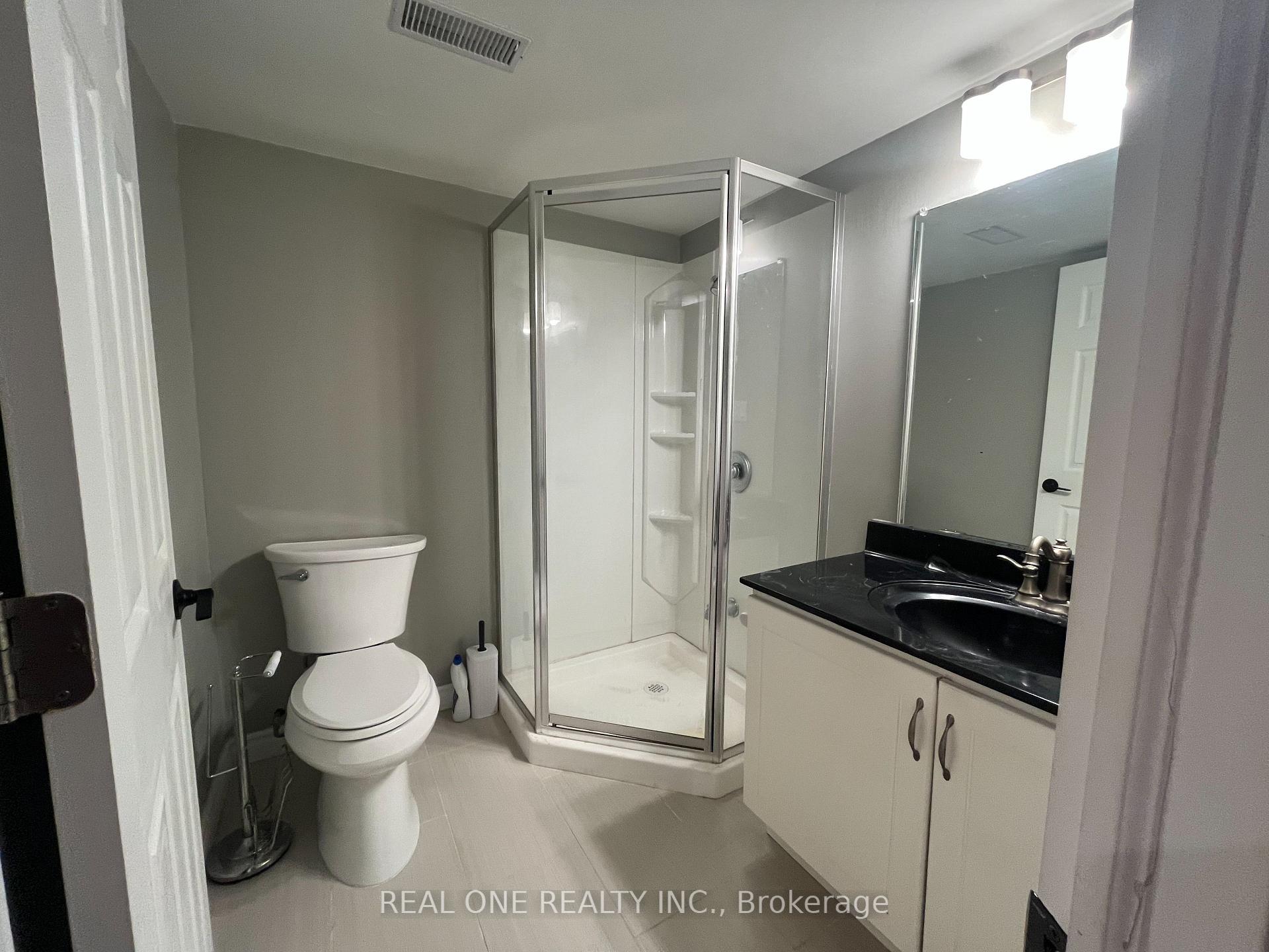 Photo 21 of 29 John Gary Drive, Markham, Village Green-South Unionville — HOMEH