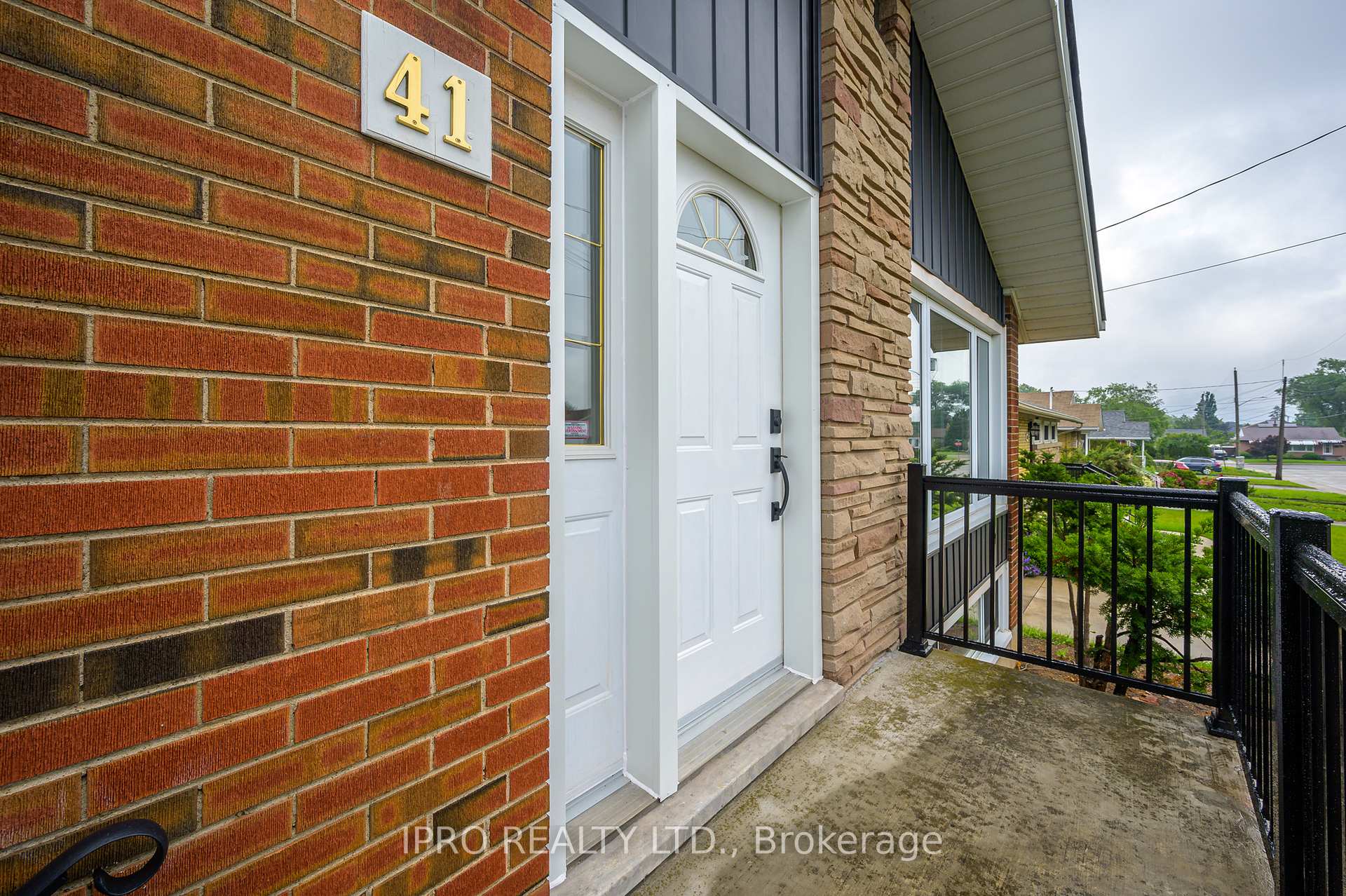 Photo 2 of Unit Upper, 41 Endfield Avenue, Hamilton, Huntington — HOMEH