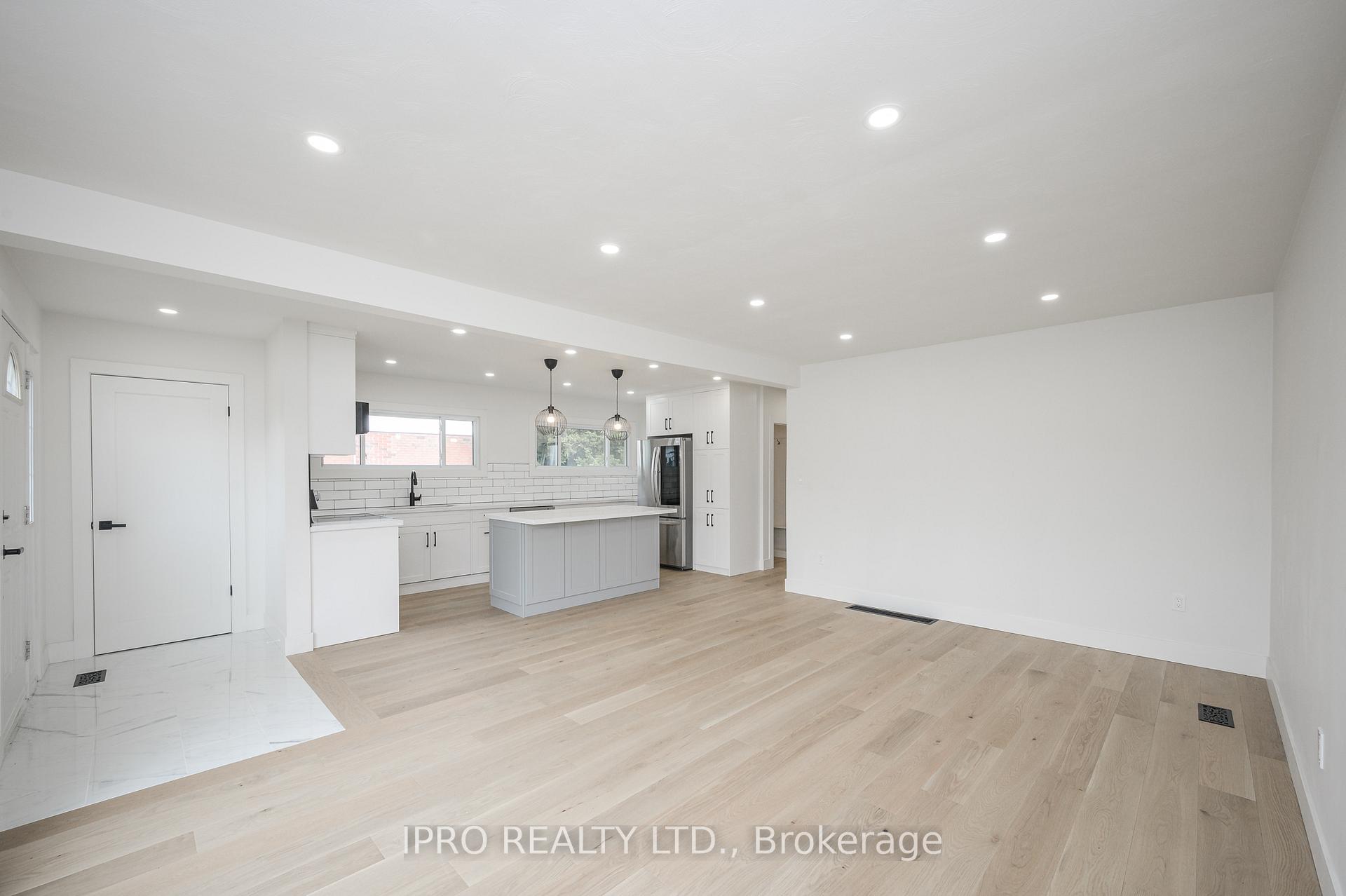 Photo 3 of Unit Upper, 41 Endfield Avenue, Hamilton, Huntington — HOMEH