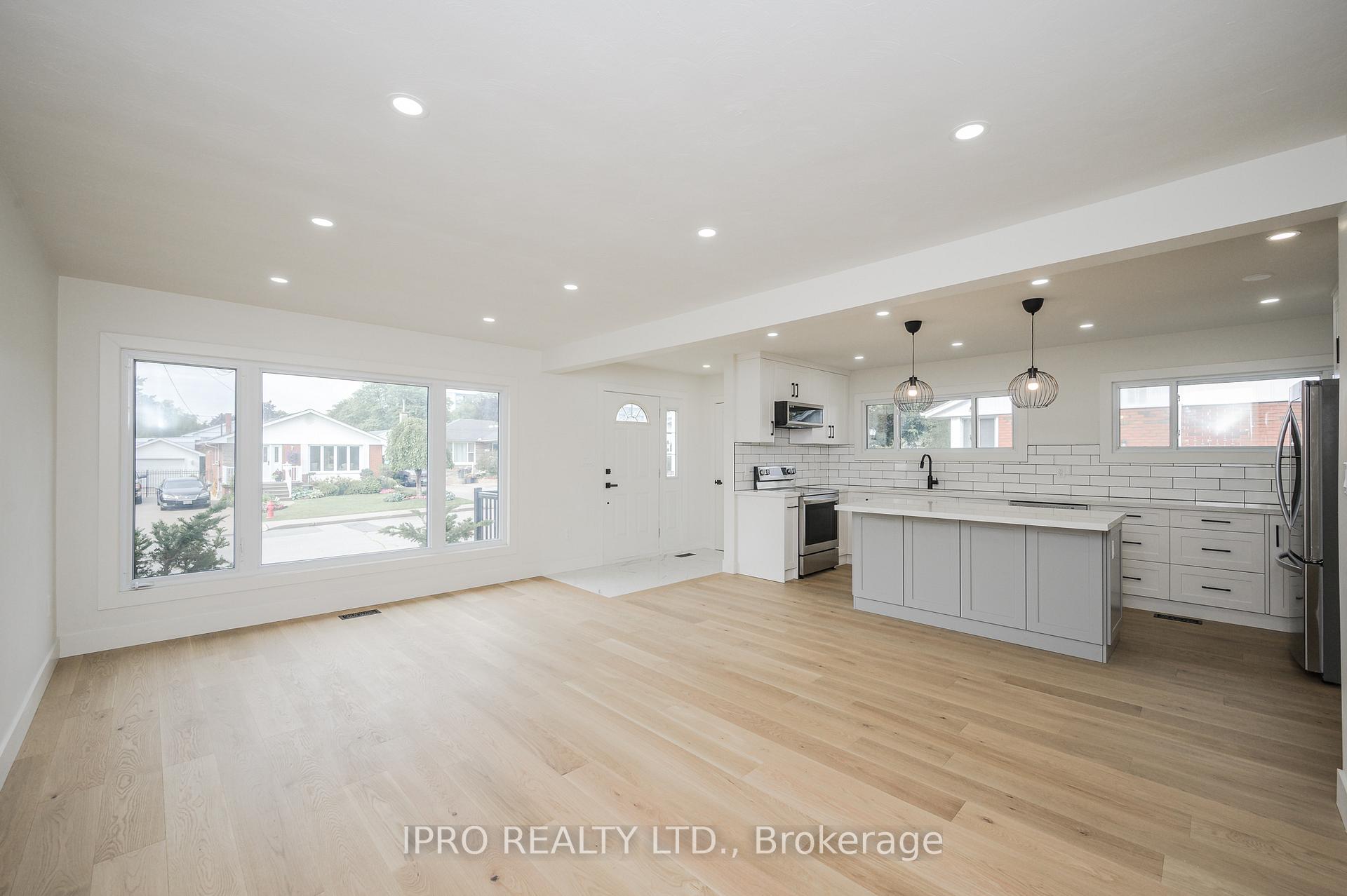 Photo 4 of Unit Upper, 41 Endfield Avenue, Hamilton, Huntington — HOMEH