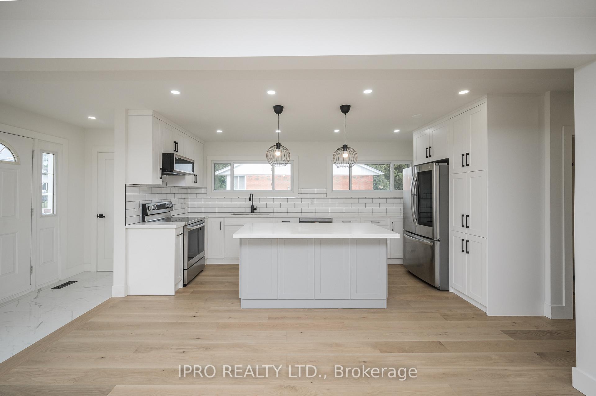 Photo 5 of Unit Upper, 41 Endfield Avenue, Hamilton, Huntington — HOMEH