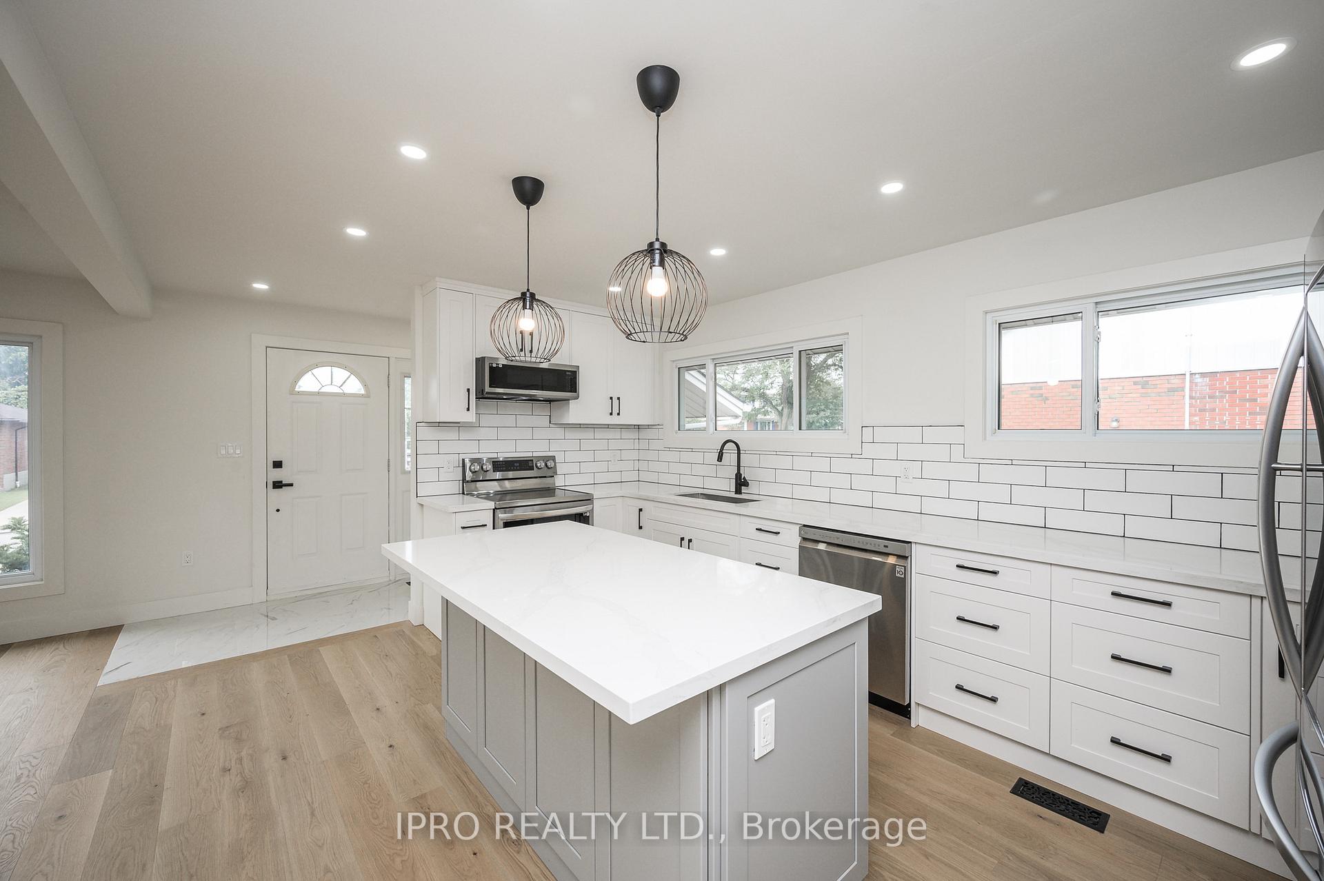 Photo 6 of Unit Upper, 41 Endfield Avenue, Hamilton, Huntington — HOMEH