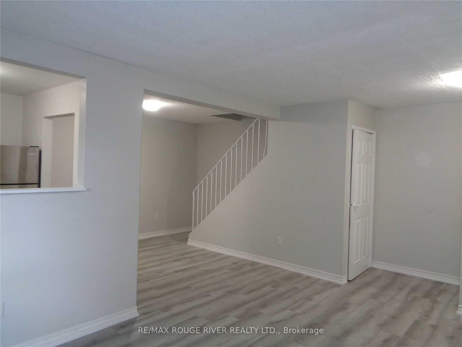 Photo 4 of Unit 5, 1122 Upper Wellington Street, Hamilton, Greeningdon — HOMEH