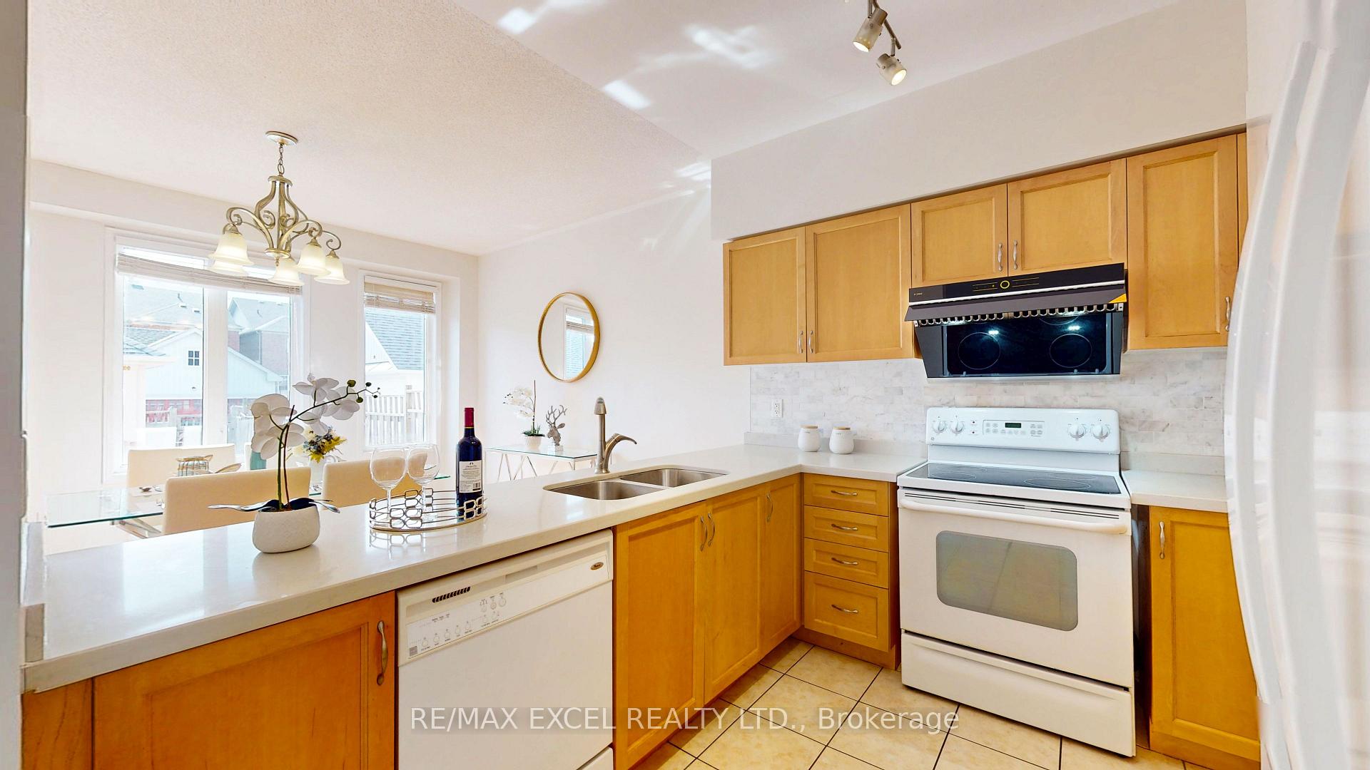 Photo 14 of 11 Kenilworth Gate, Markham, Cornell — HOMEH