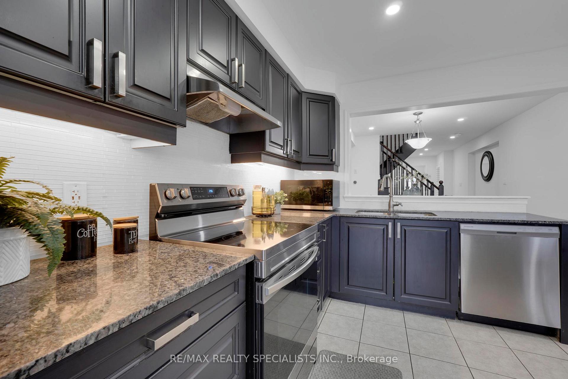 Photo 2 of Unit 36, 1000 Asleton Boulevard, Milton, Willmott — HOMEH