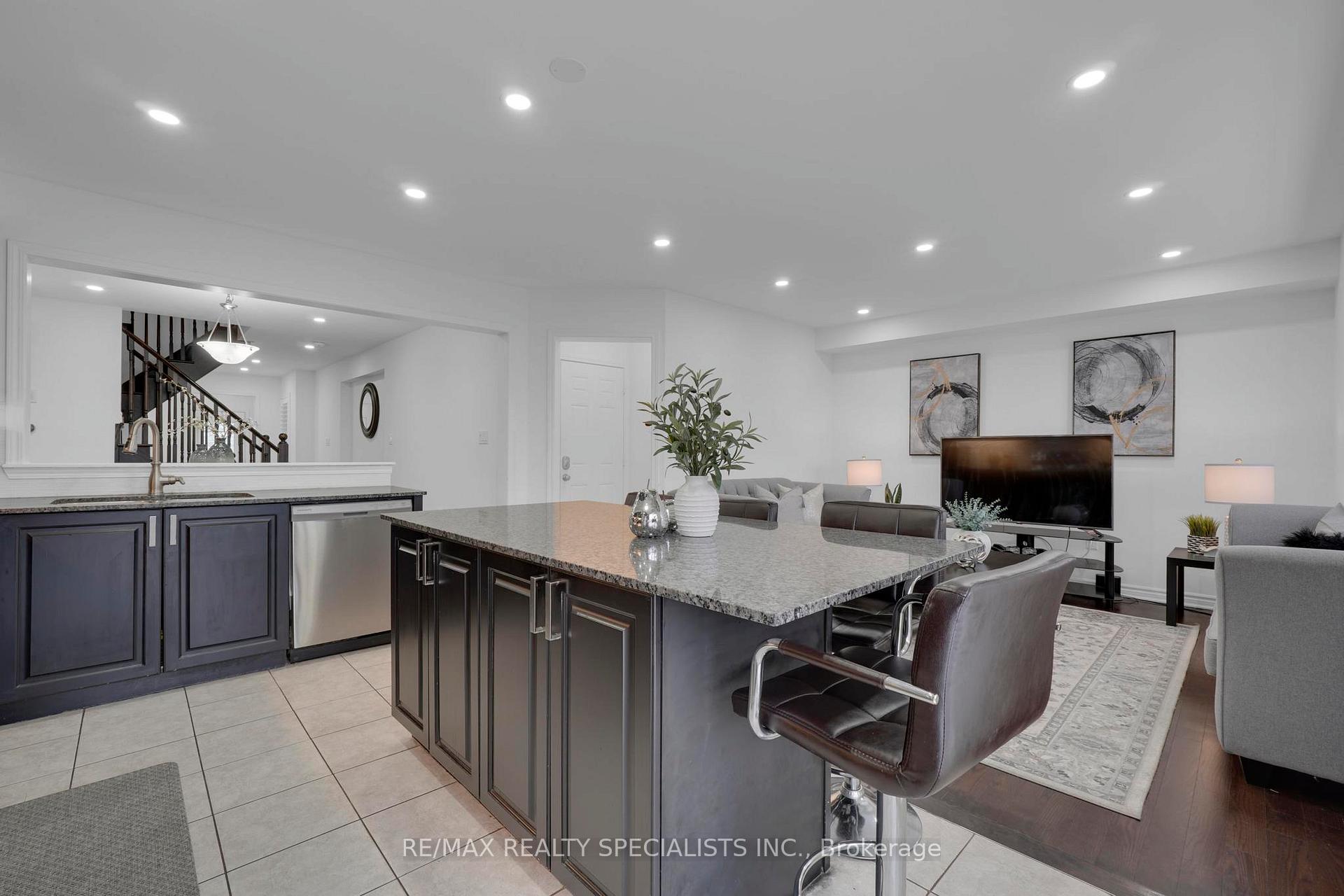 Photo 5 of Unit 36, 1000 Asleton Boulevard, Milton, Willmott — HOMEH