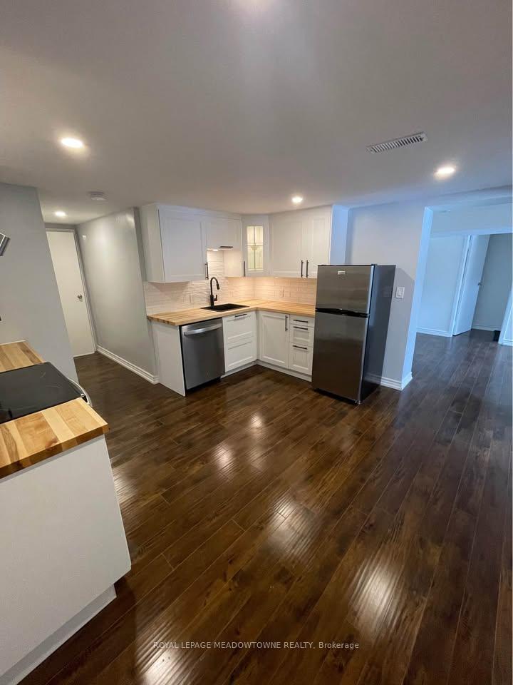 Photo 2 of 311 Carson Drive, Hamilton, Lisgar — HOMEH
