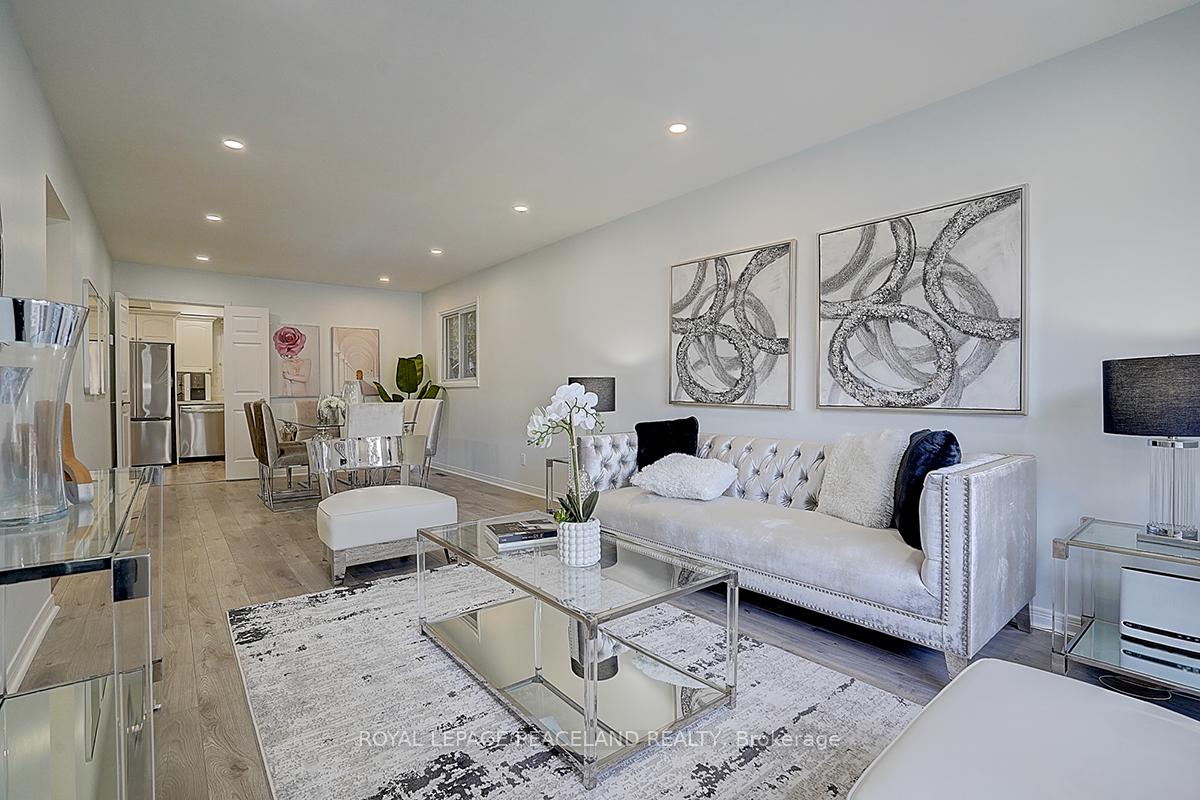 Photo 2 of 67 Kings College Road, Markham, Aileen-Willowbrook — HOMEH