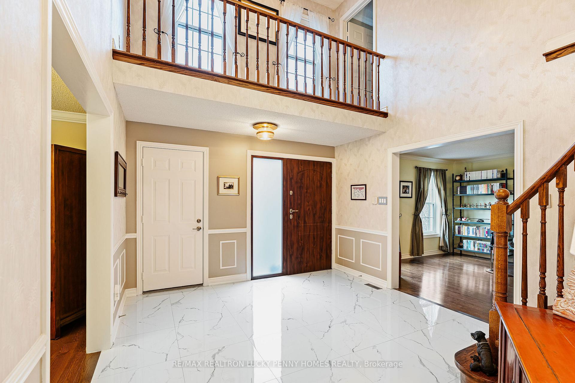 Photo 5 of 124 Aitken Circle, Markham, Unionville — HOMEH