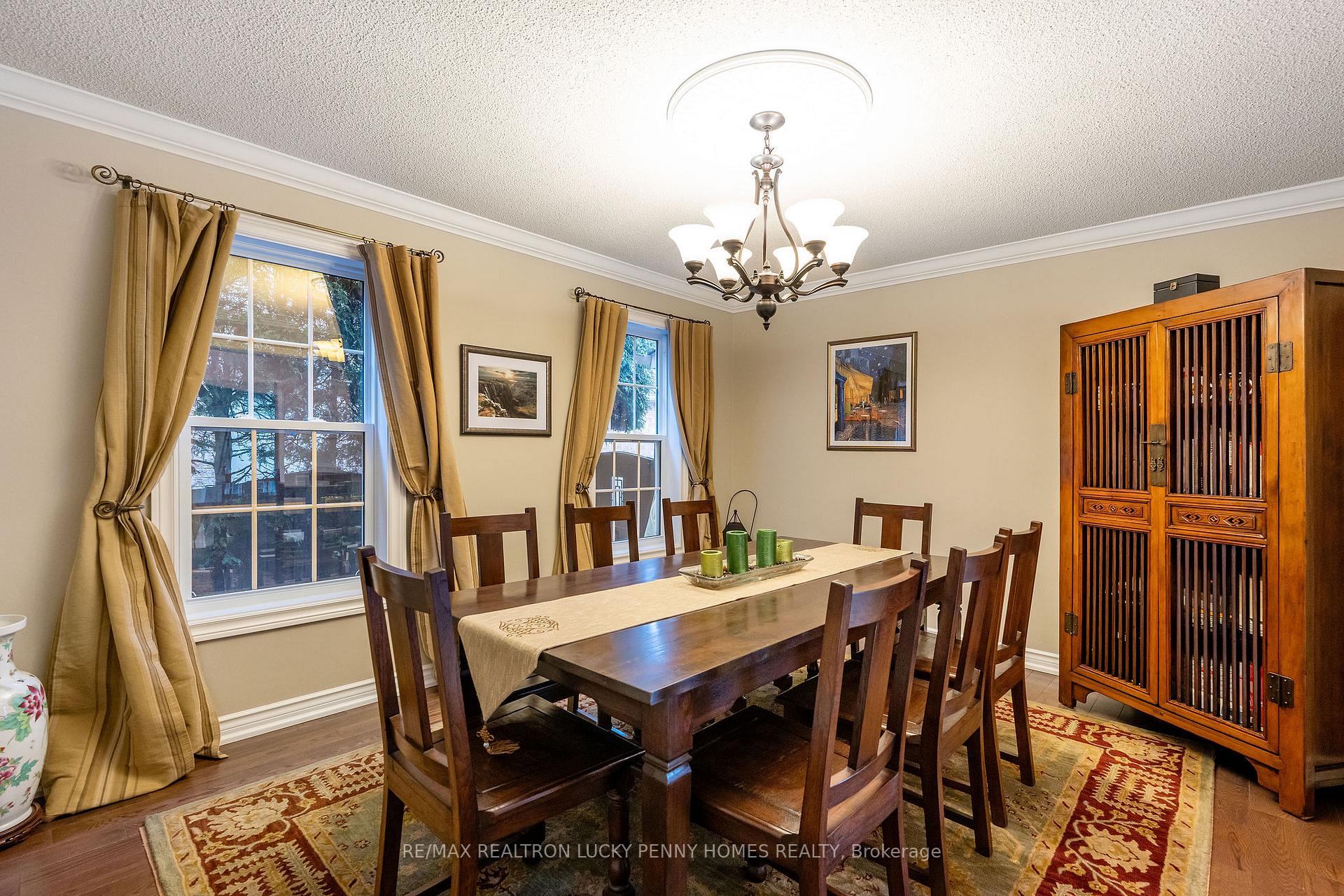 Photo 8 of 124 Aitken Circle, Markham, Unionville — HOMEH