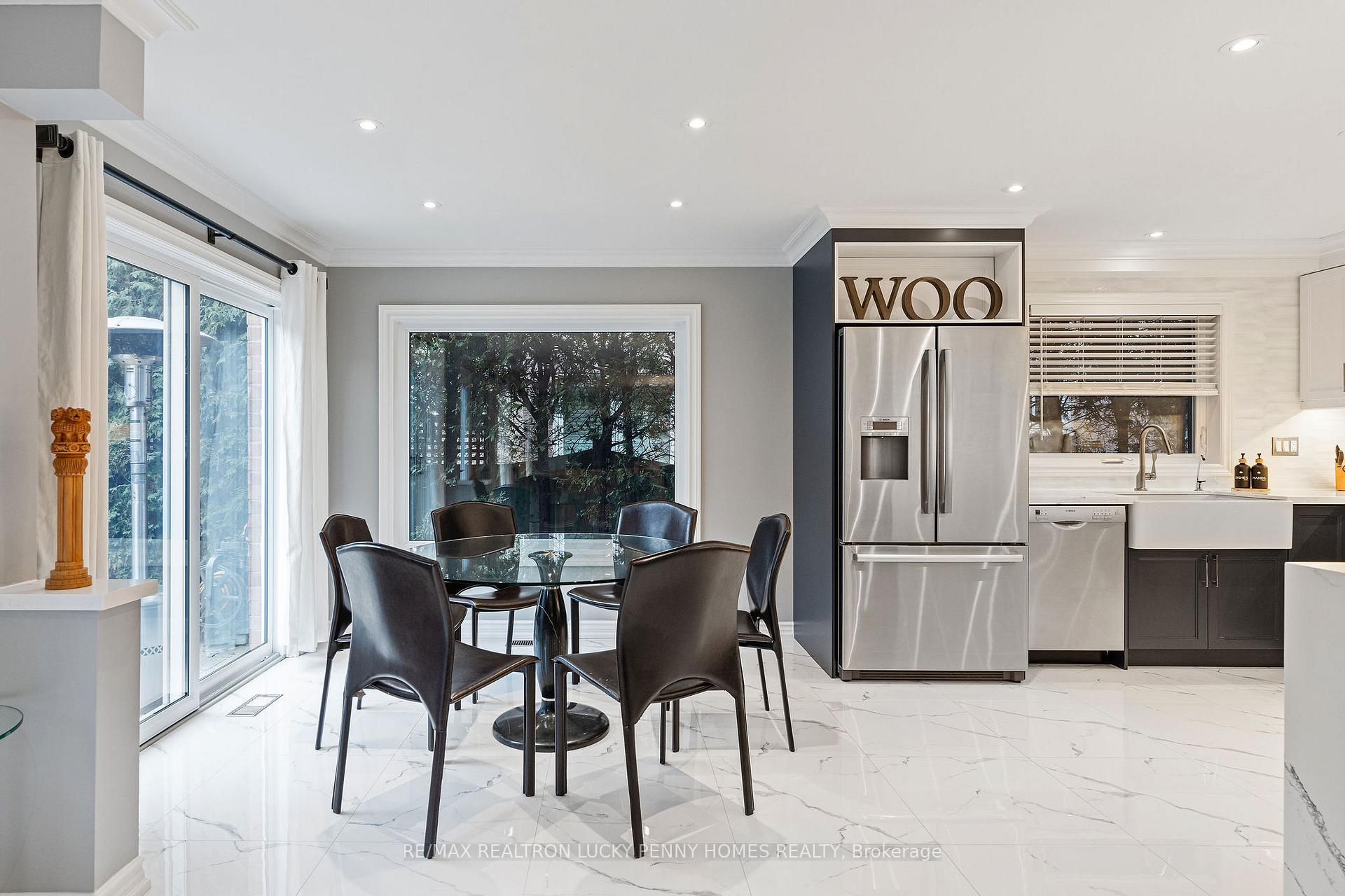 Photo 10 of 124 Aitken Circle, Markham, Unionville — HOMEH