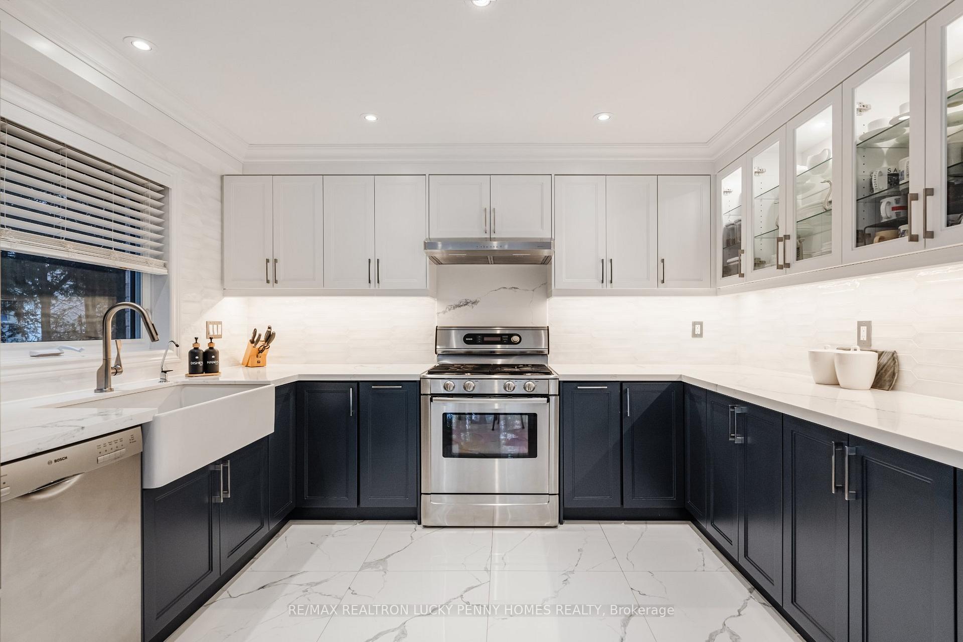 Photo 12 of 124 Aitken Circle, Markham, Unionville — HOMEH