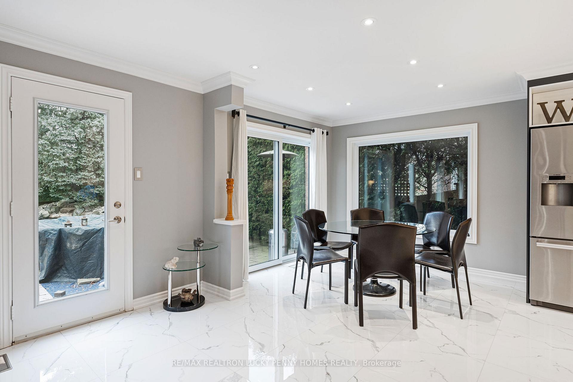 Photo 13 of 124 Aitken Circle, Markham, Unionville — HOMEH