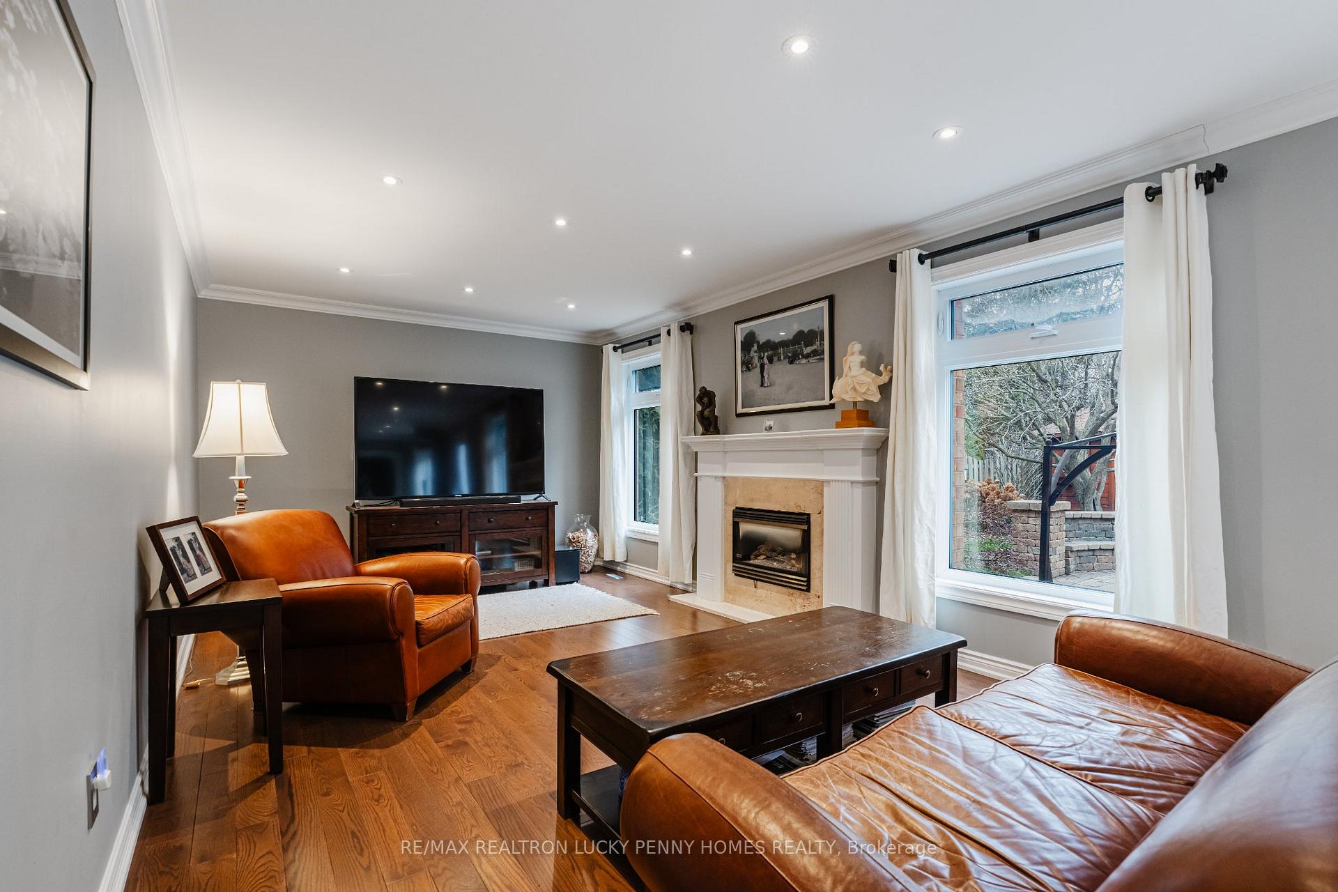Photo 14 of 124 Aitken Circle, Markham, Unionville — HOMEH