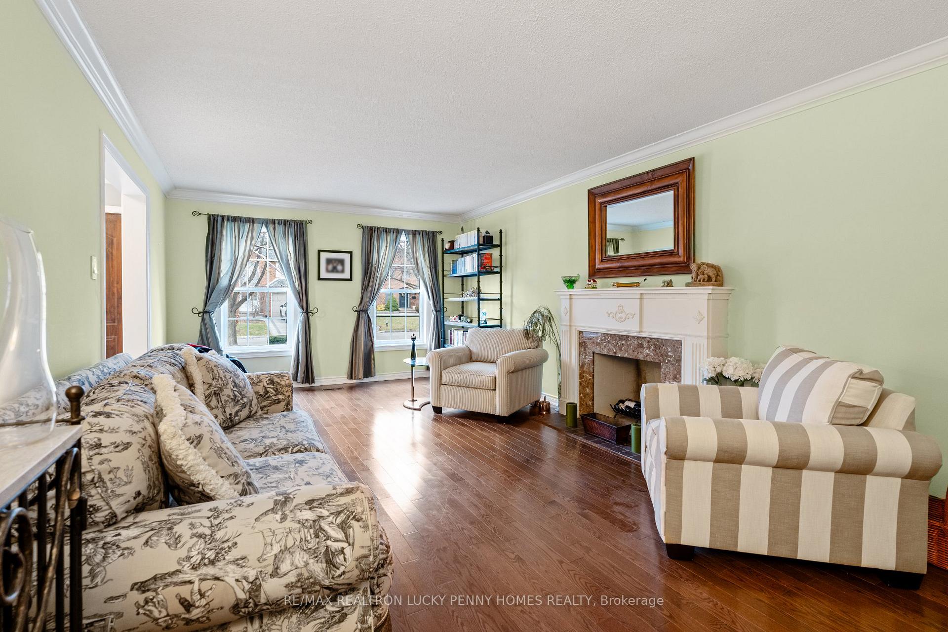 Photo 16 of 124 Aitken Circle, Markham, Unionville — HOMEH