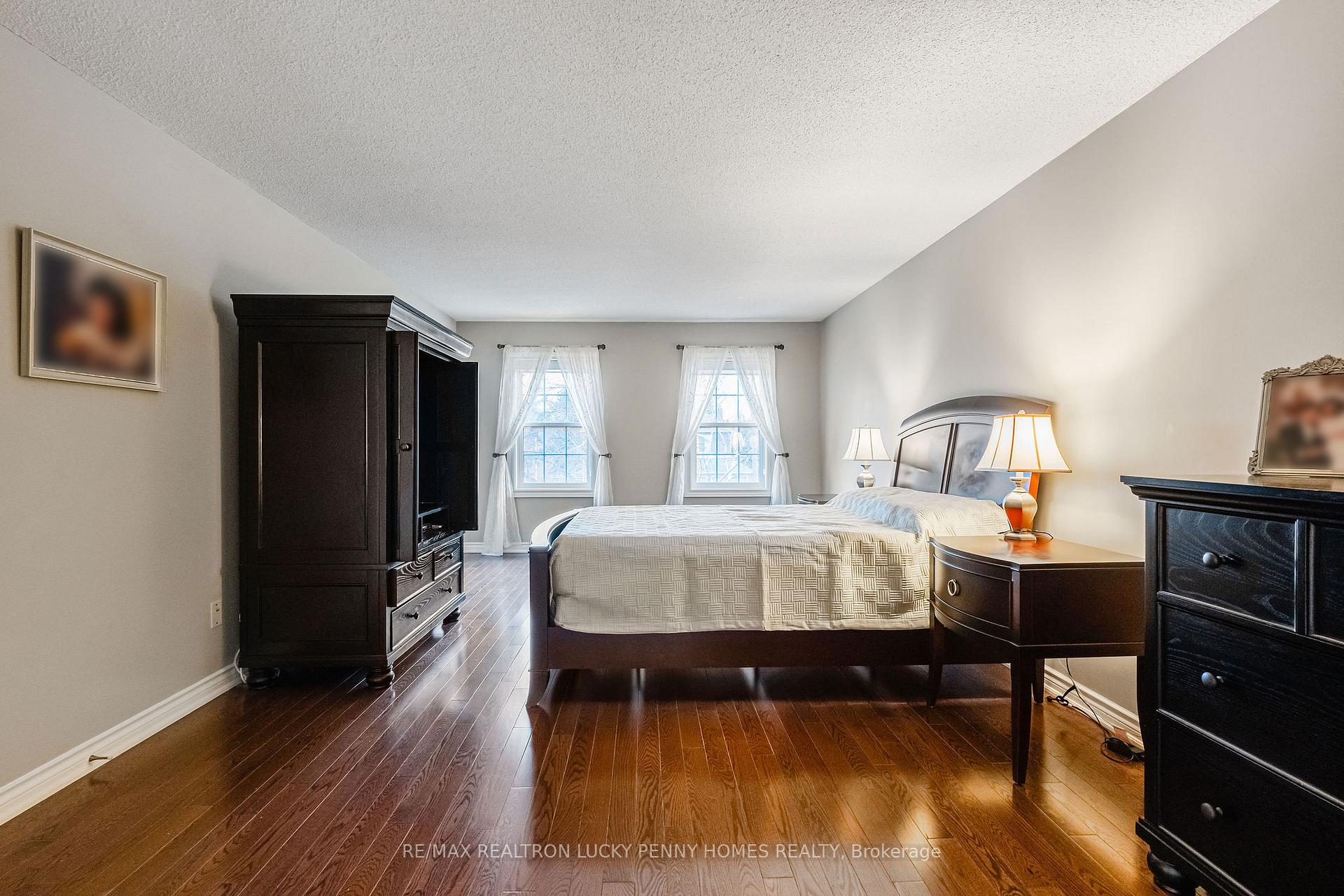 Photo 21 of 124 Aitken Circle, Markham, Unionville — HOMEH