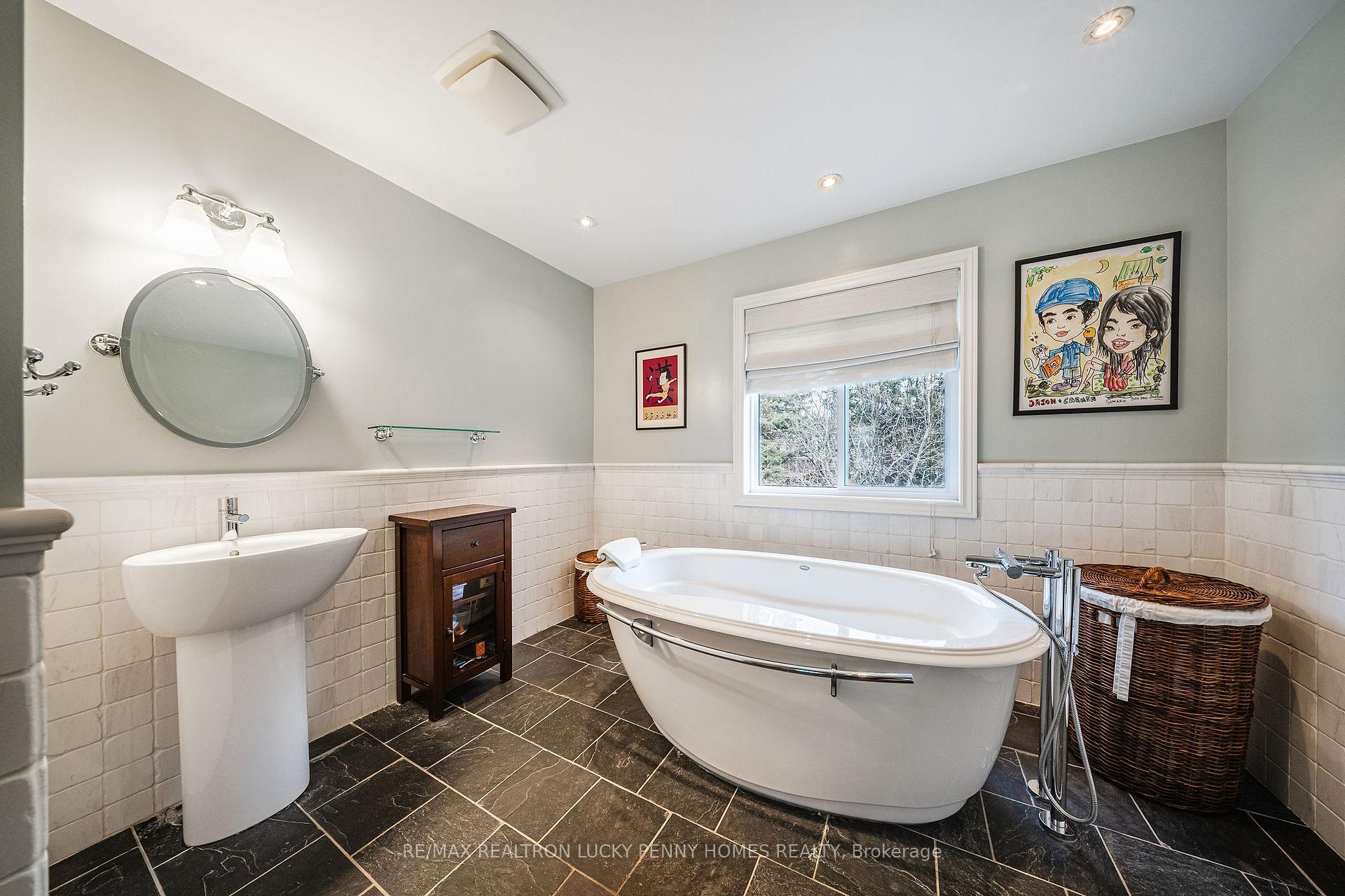 Photo 23 of 124 Aitken Circle, Markham, Unionville — HOMEH