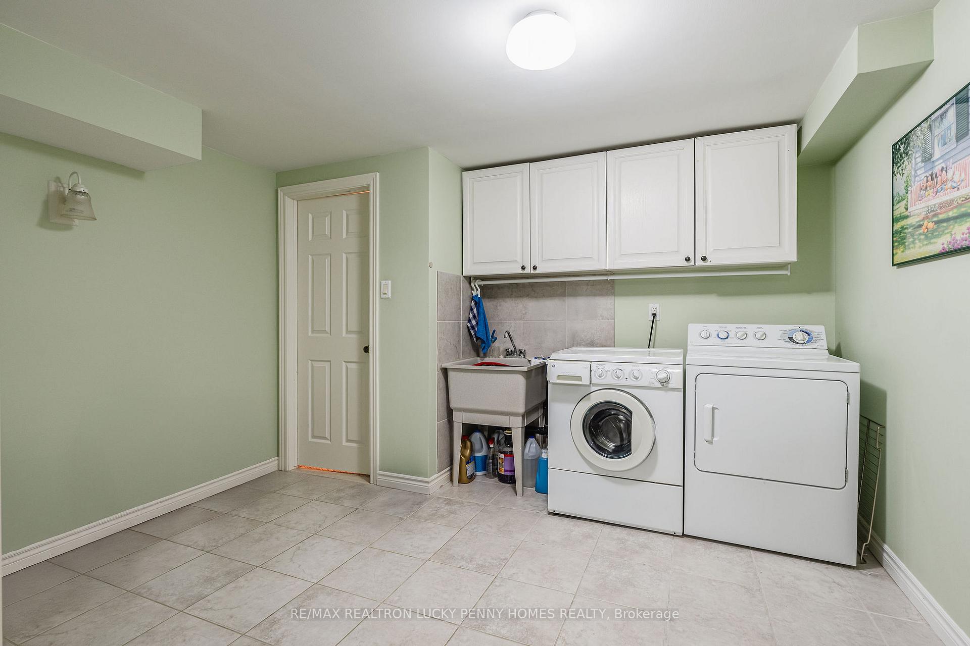 Photo 33 of 124 Aitken Circle, Markham, Unionville — HOMEH