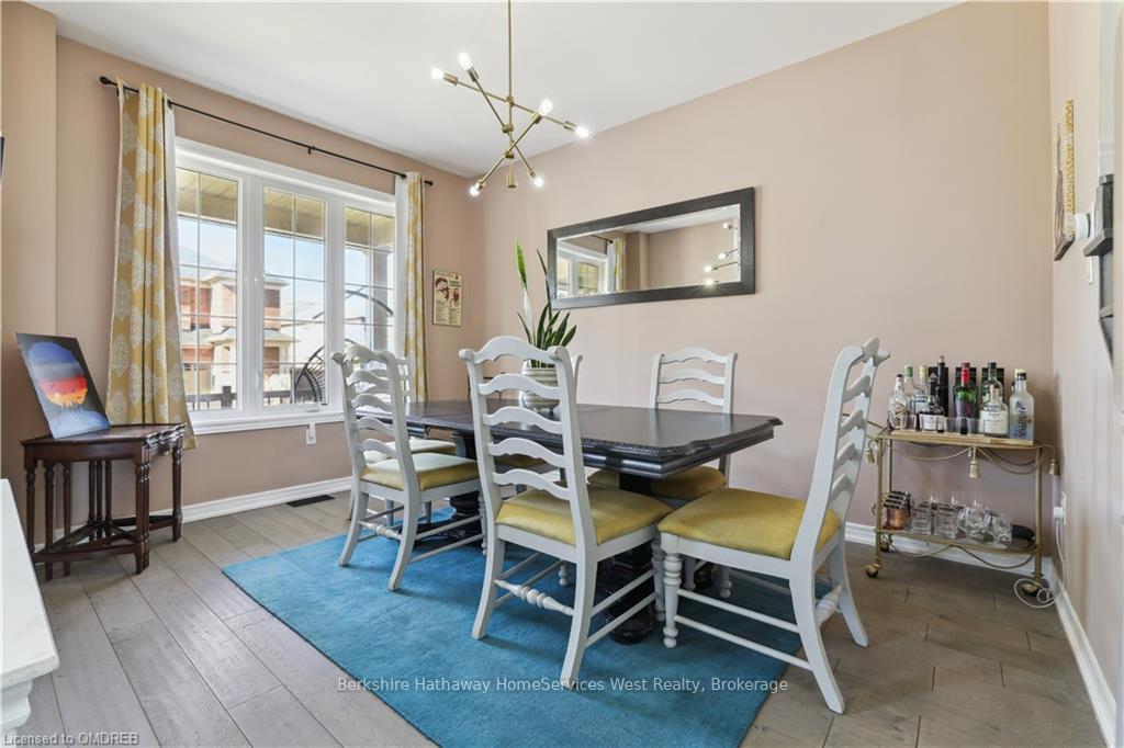 Photo 2 of 36 Fingland Crescent, Hamilton, Waterdown — HOMEH