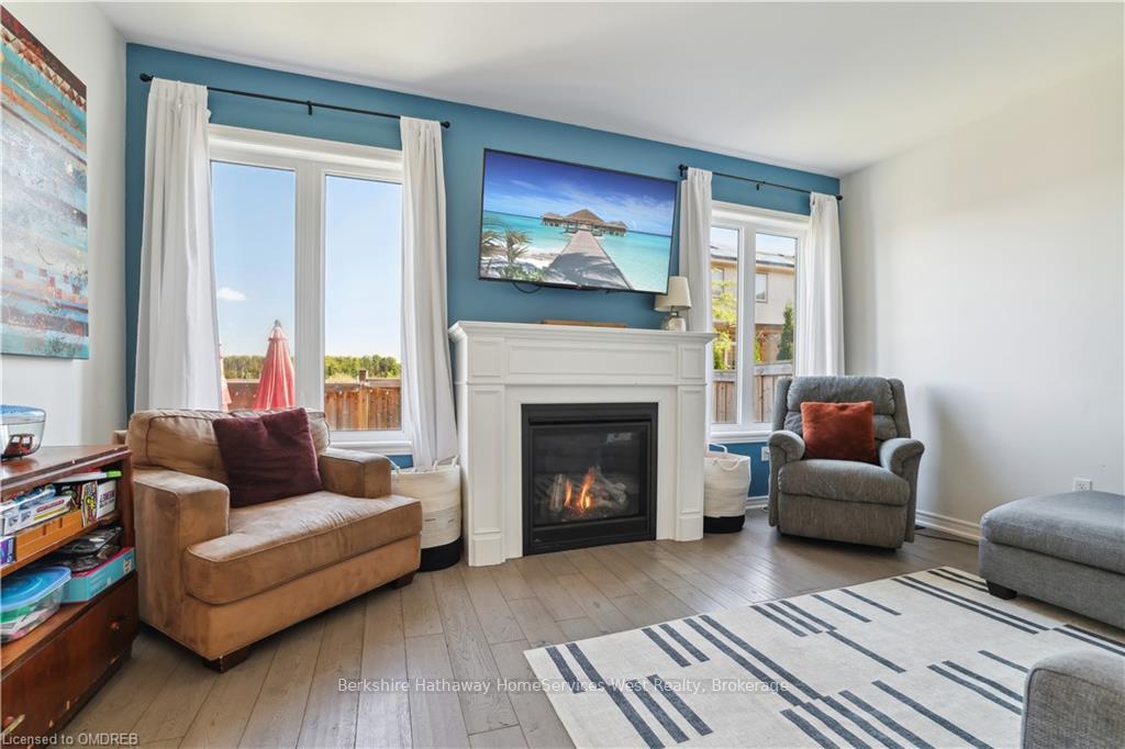 Photo 5 of 36 Fingland Crescent, Hamilton, Waterdown — HOMEH