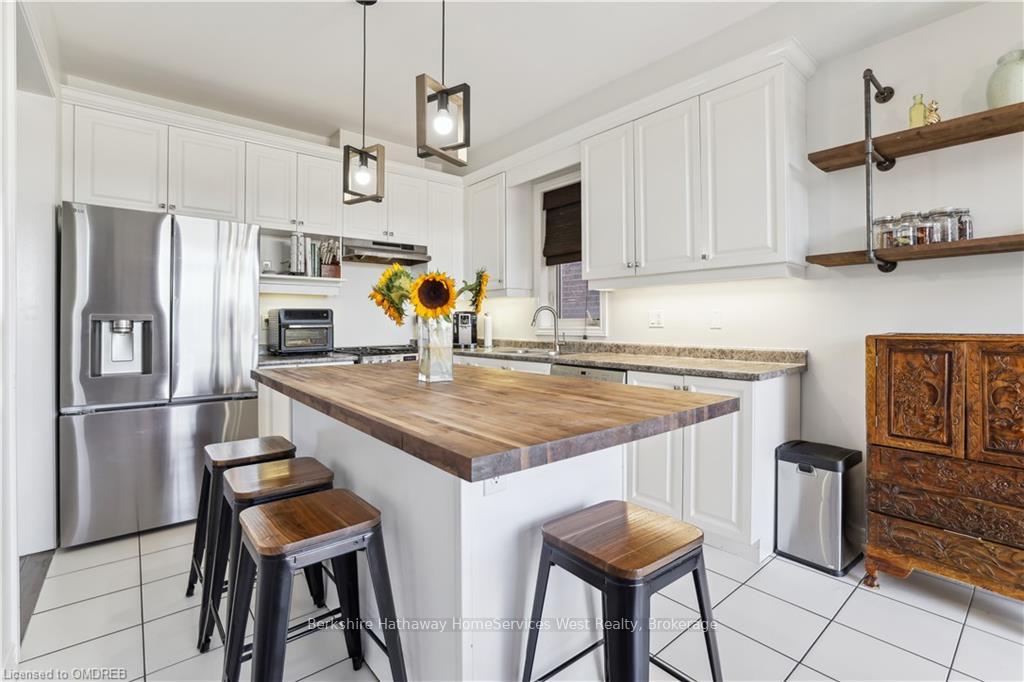 Photo 8 of 36 Fingland Crescent, Hamilton, Waterdown — HOMEH