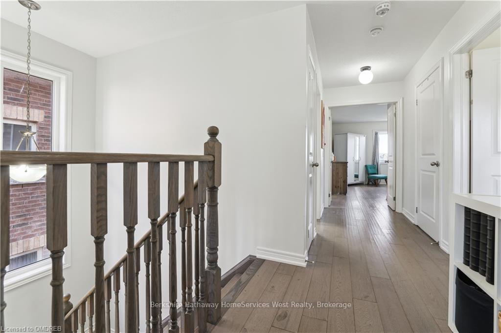 Photo 12 of 36 Fingland Crescent, Hamilton, Waterdown — HOMEH