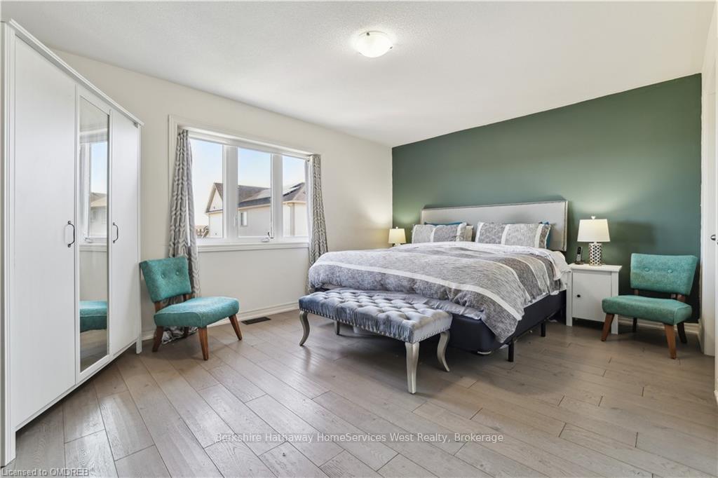 Photo 13 of 36 Fingland Crescent, Hamilton, Waterdown — HOMEH