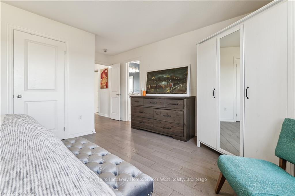 Photo 14 of 36 Fingland Crescent, Hamilton, Waterdown — HOMEH