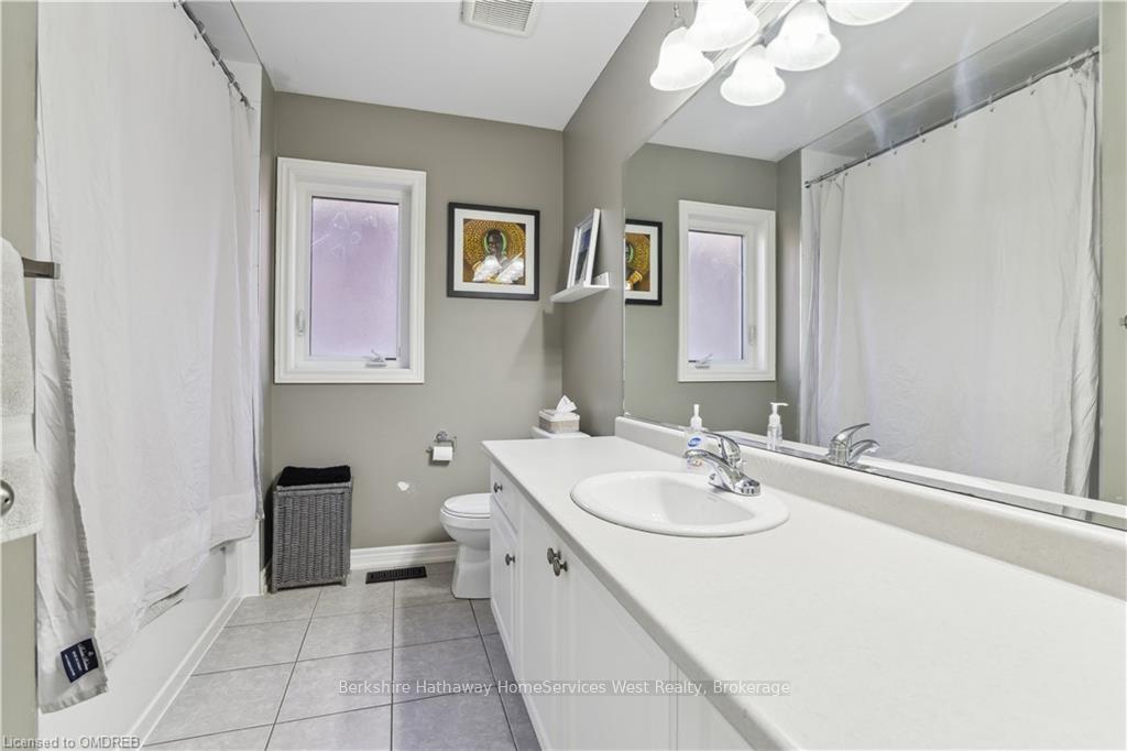 Photo 20 of 36 Fingland Crescent, Hamilton, Waterdown — HOMEH