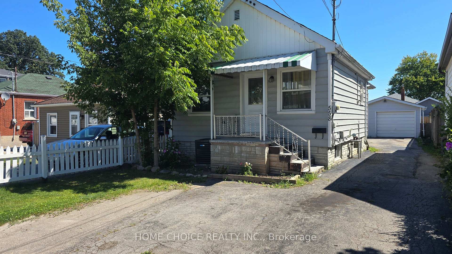 Front of 558 Quebec Street