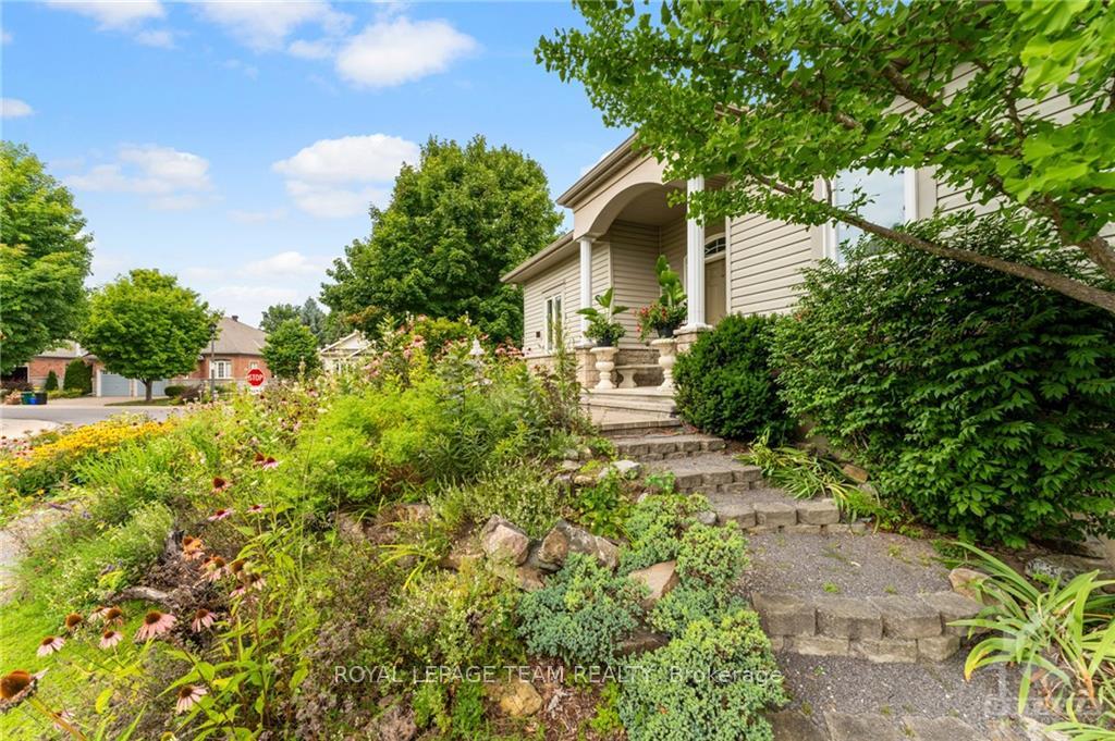 Photo 3 of 2 Kinmount Private, Ottawa, Kanata - Kanata Lakes/Heritage Hills — HOMEH