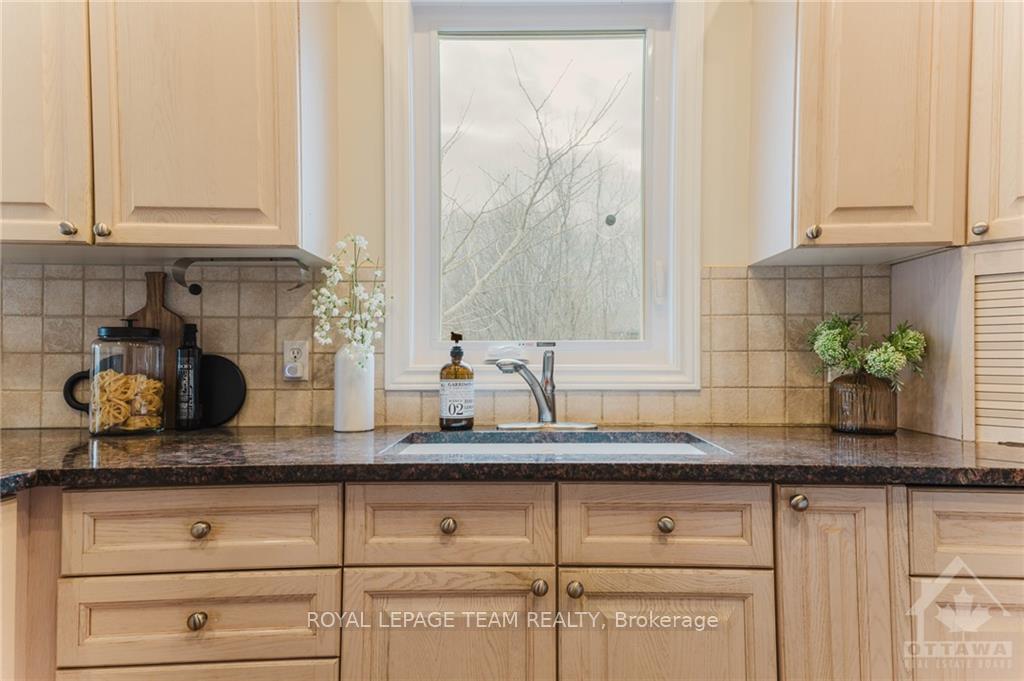 Photo 10 of 2 Kinmount Private, Ottawa, Kanata - Kanata Lakes/Heritage Hills — HOMEH