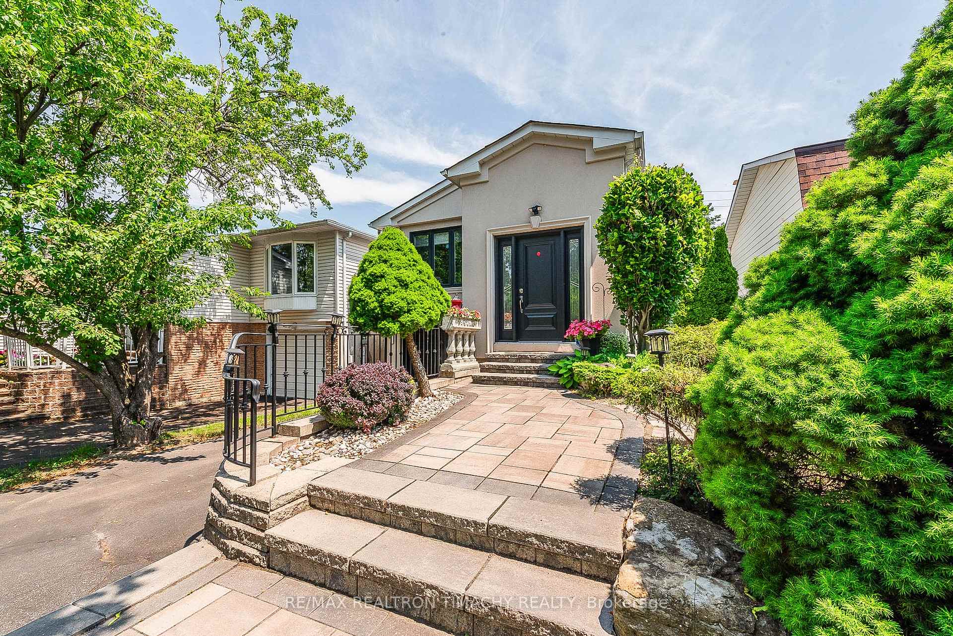 Photo 4 of 35 Donnamora Crescent, Markham, German Mills — HOMEH