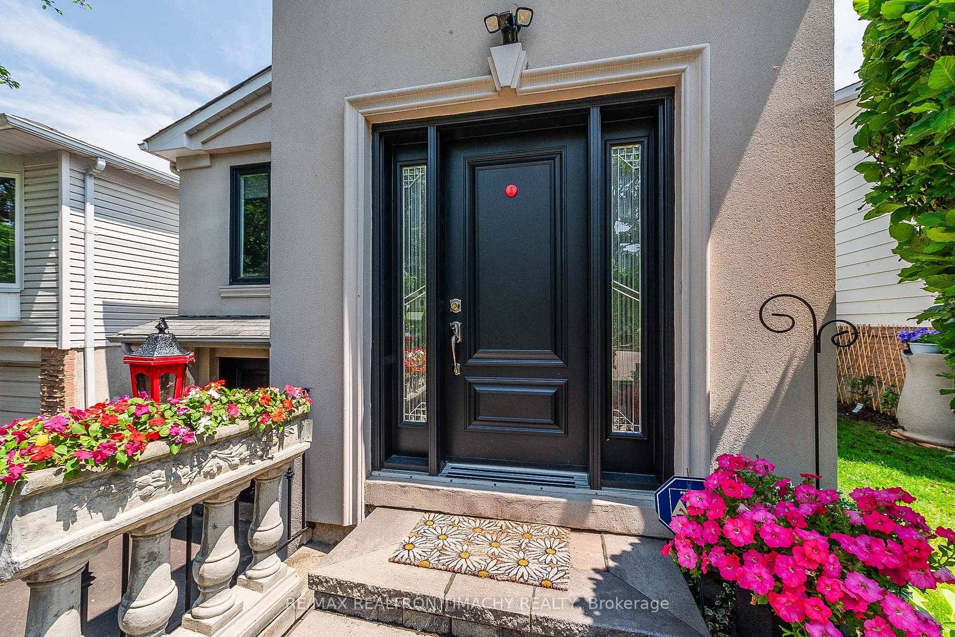 Photo 5 of 35 Donnamora Crescent, Markham, German Mills — HOMEH