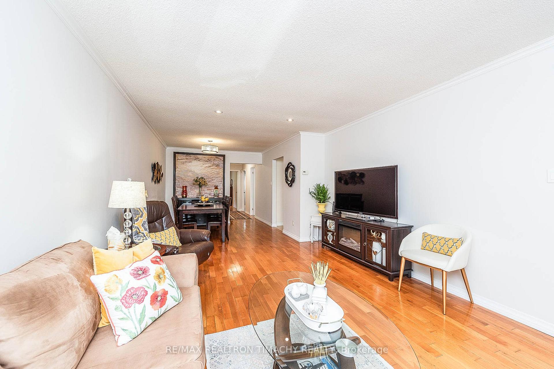 Photo 8 of 35 Donnamora Crescent, Markham, German Mills — HOMEH