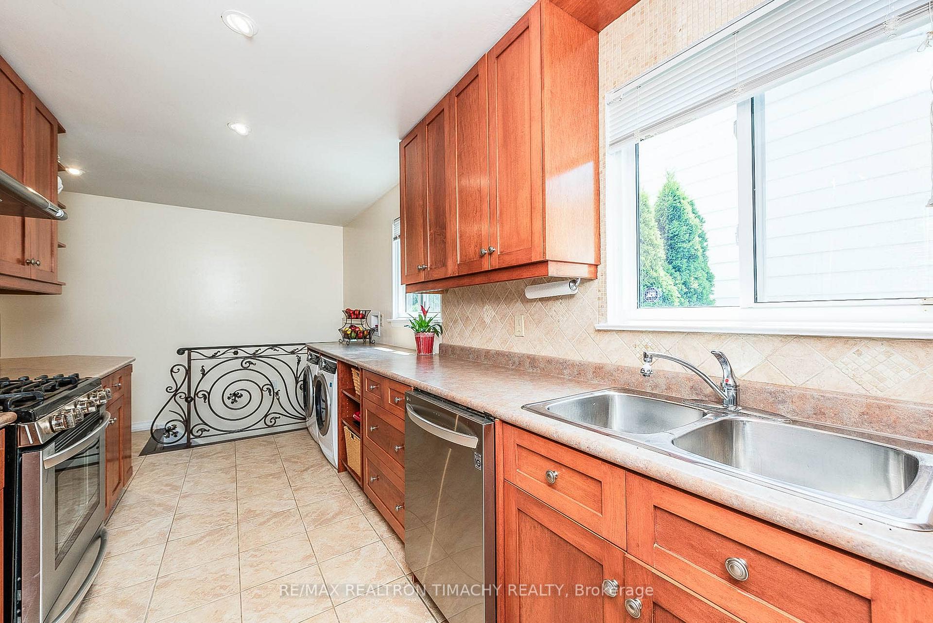 Photo 16 of 35 Donnamora Crescent, Markham, German Mills — HOMEH