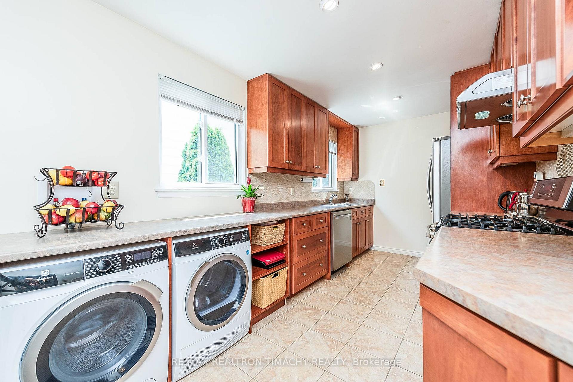 Photo 18 of 35 Donnamora Crescent, Markham, German Mills — HOMEH