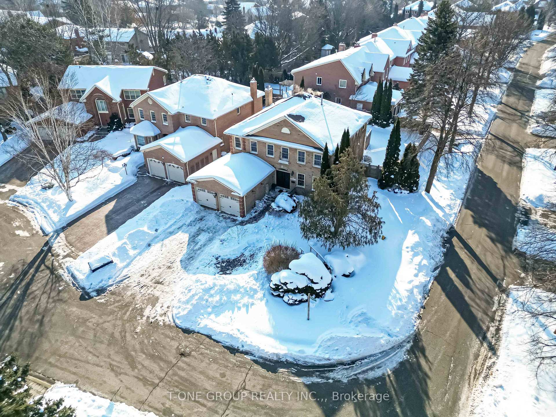 Photo 3 of 1 Goodmills Court, Markham, Unionville — HOMEH
