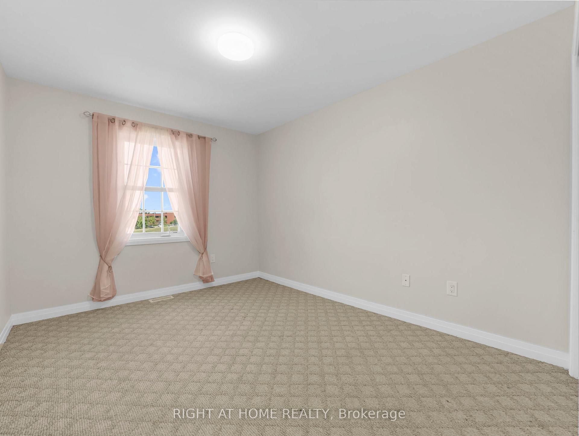 Photo 18 of 64 Mclaughlin Avenue, Milton, Willmott — HOMEH