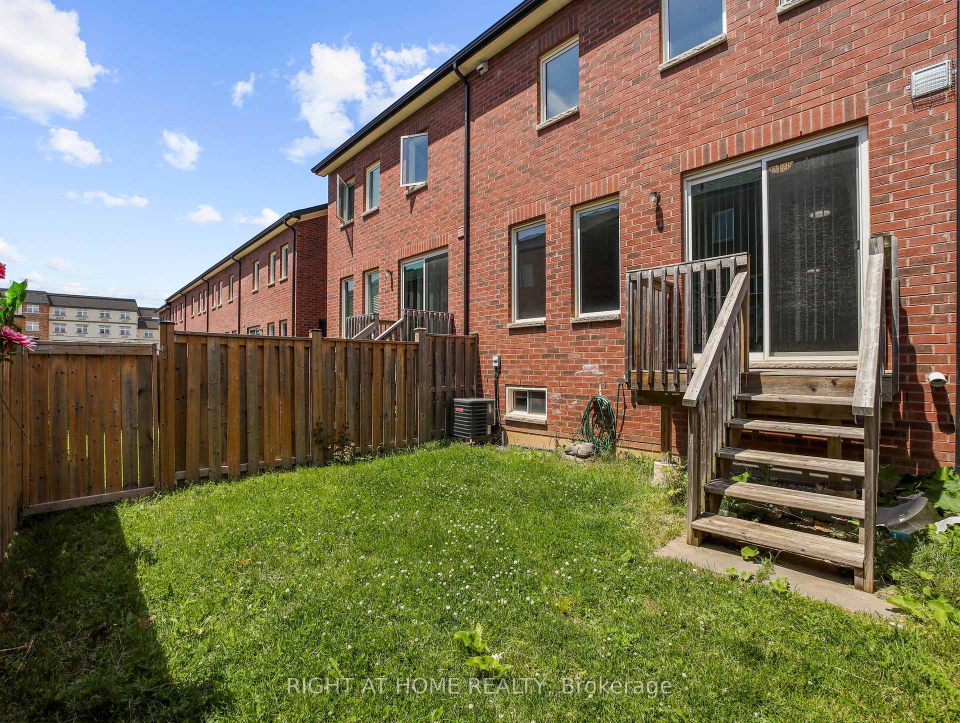 Photo 30 of 64 Mclaughlin Avenue, Milton, Willmott — HOMEH
