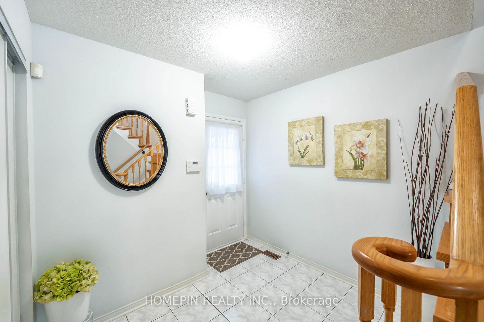 Photo 3 of 59 Mindy Crescent, Markham, Middlefield — HOMEH